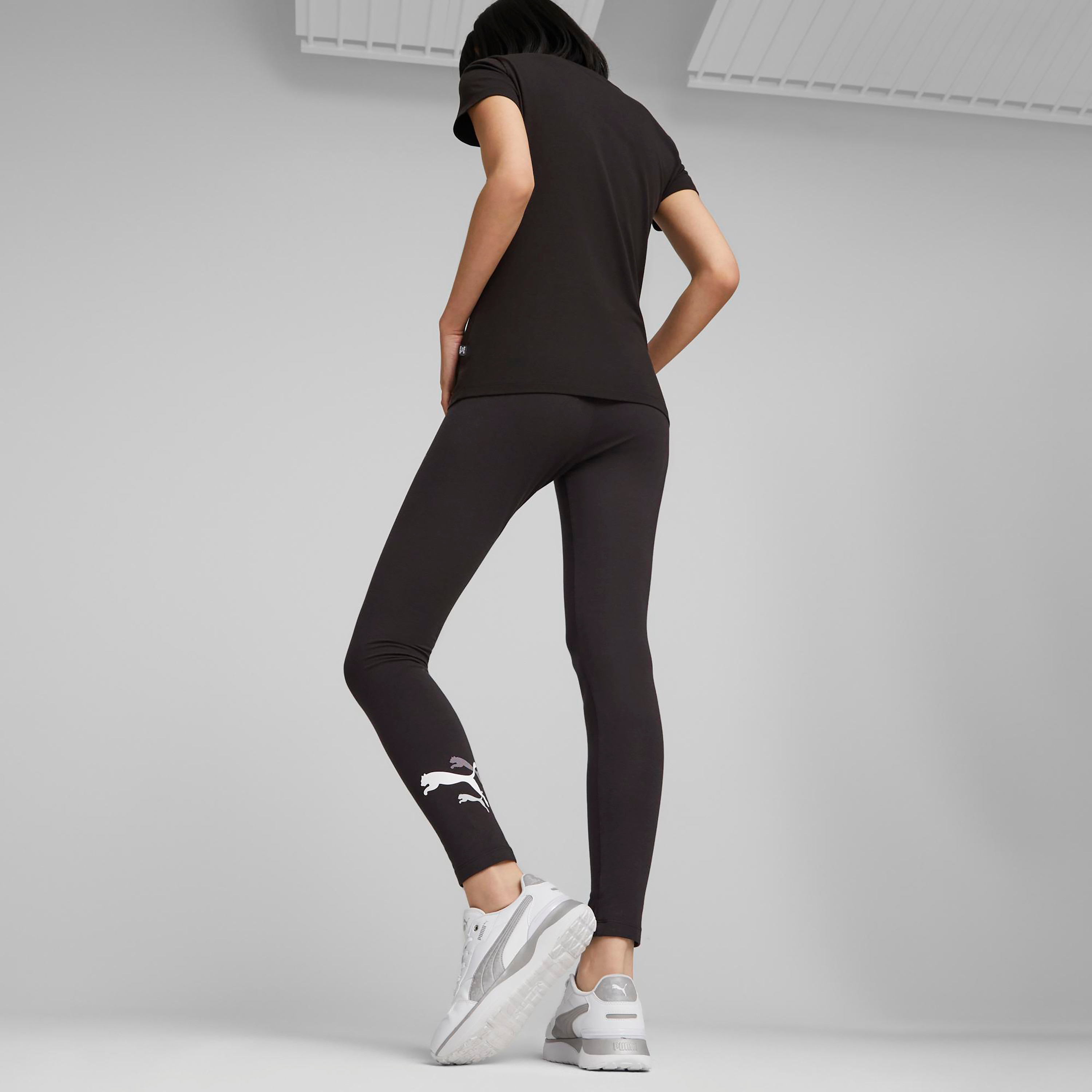 طماق من بوما إسنشيال لوجو باور للنساء 67368201-women-clothing-sportswearandactivewear-bottoms-image-4