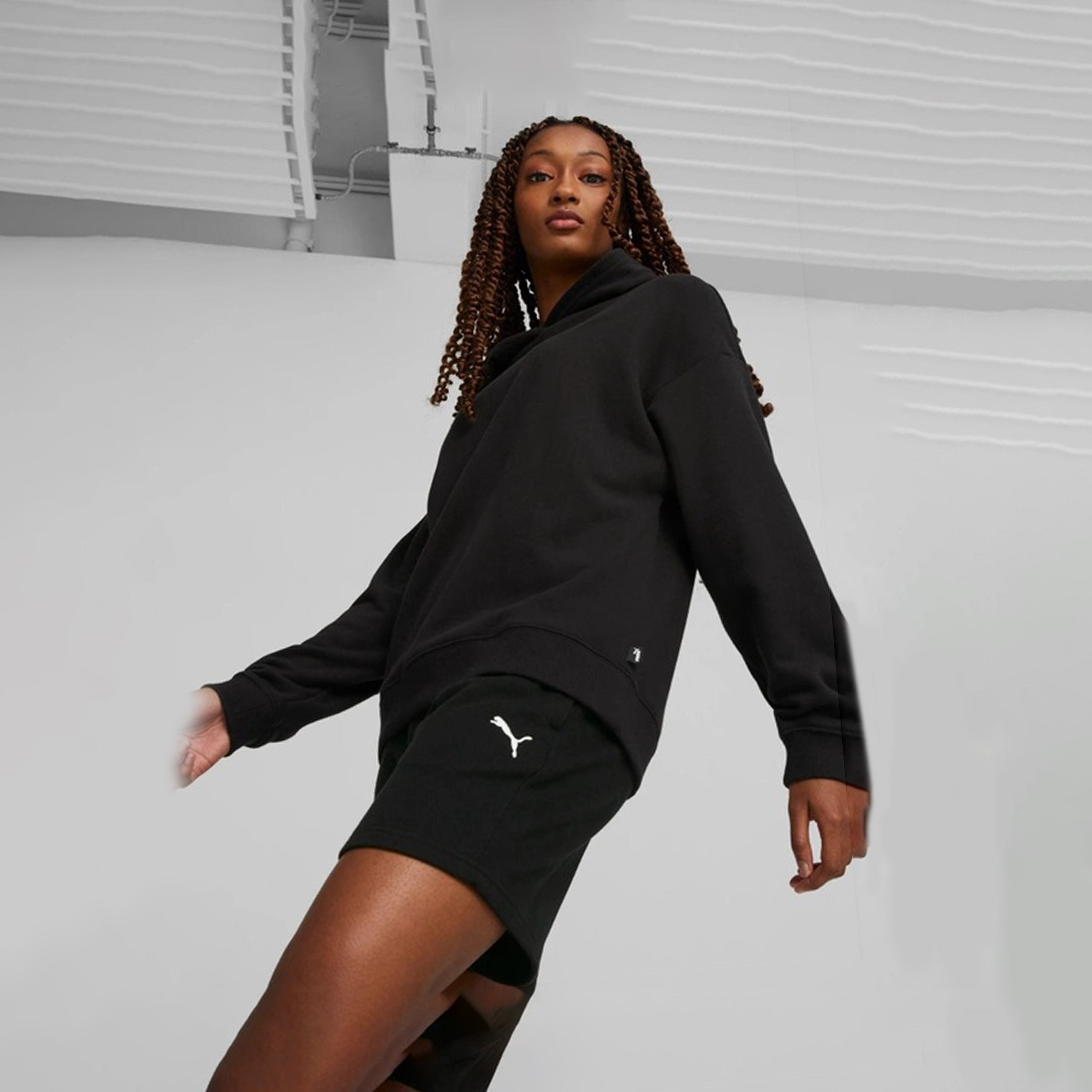 مجموعة بدلة قصيرة ذو لونج وير من بوما للنساء 67370301-sports-women-clothing-trackpantsandtracksuits-image-2