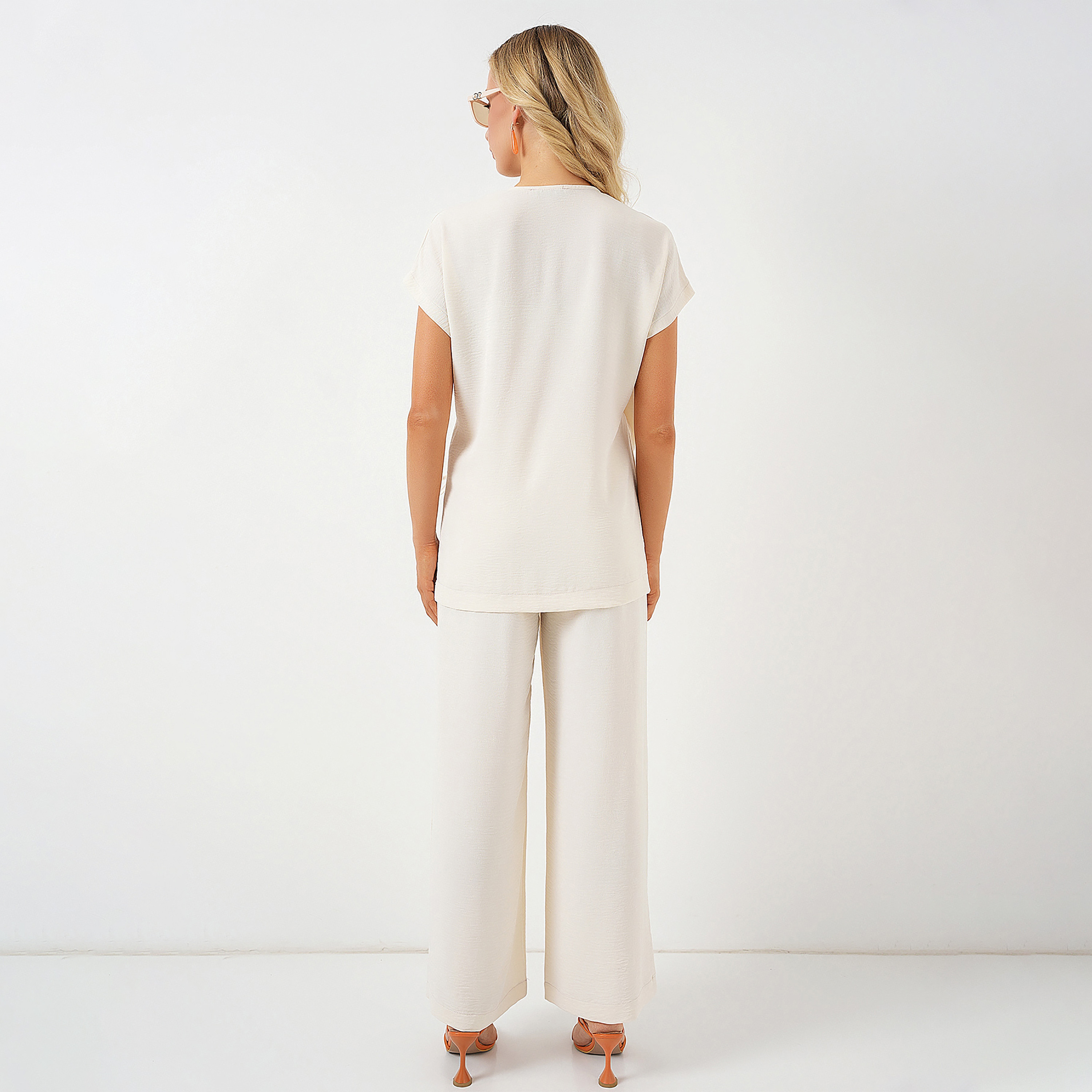 طقم نسائي بلوزة وبنطال بفتحة صدر متداخلة من بيجدارت-women-clothing-coordsets-image-7