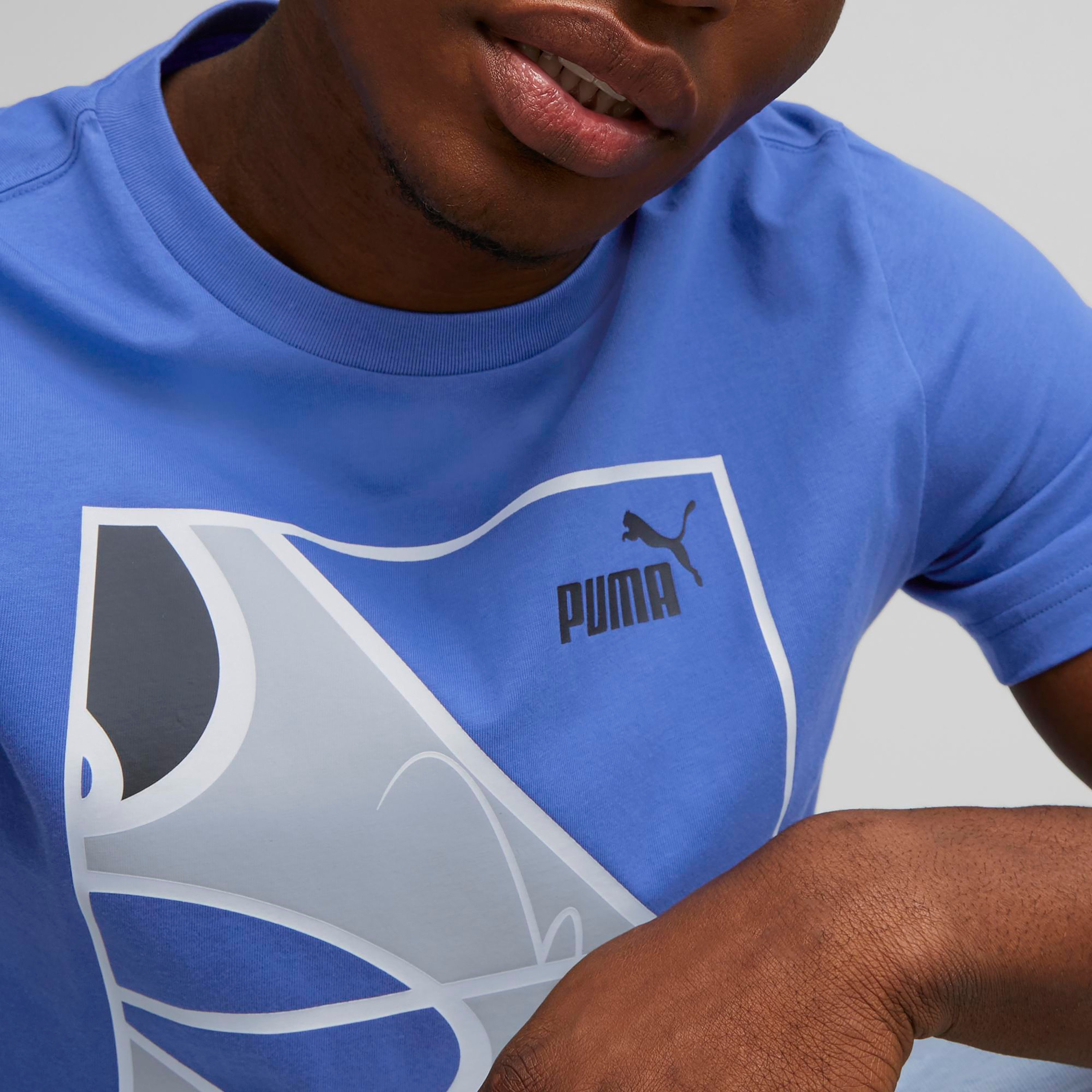 تي شيرت من بوما جرافيكس كورت للرجال 67448101-men-clothing-sportswearandactivewear-tshirtsandpolos-image-13