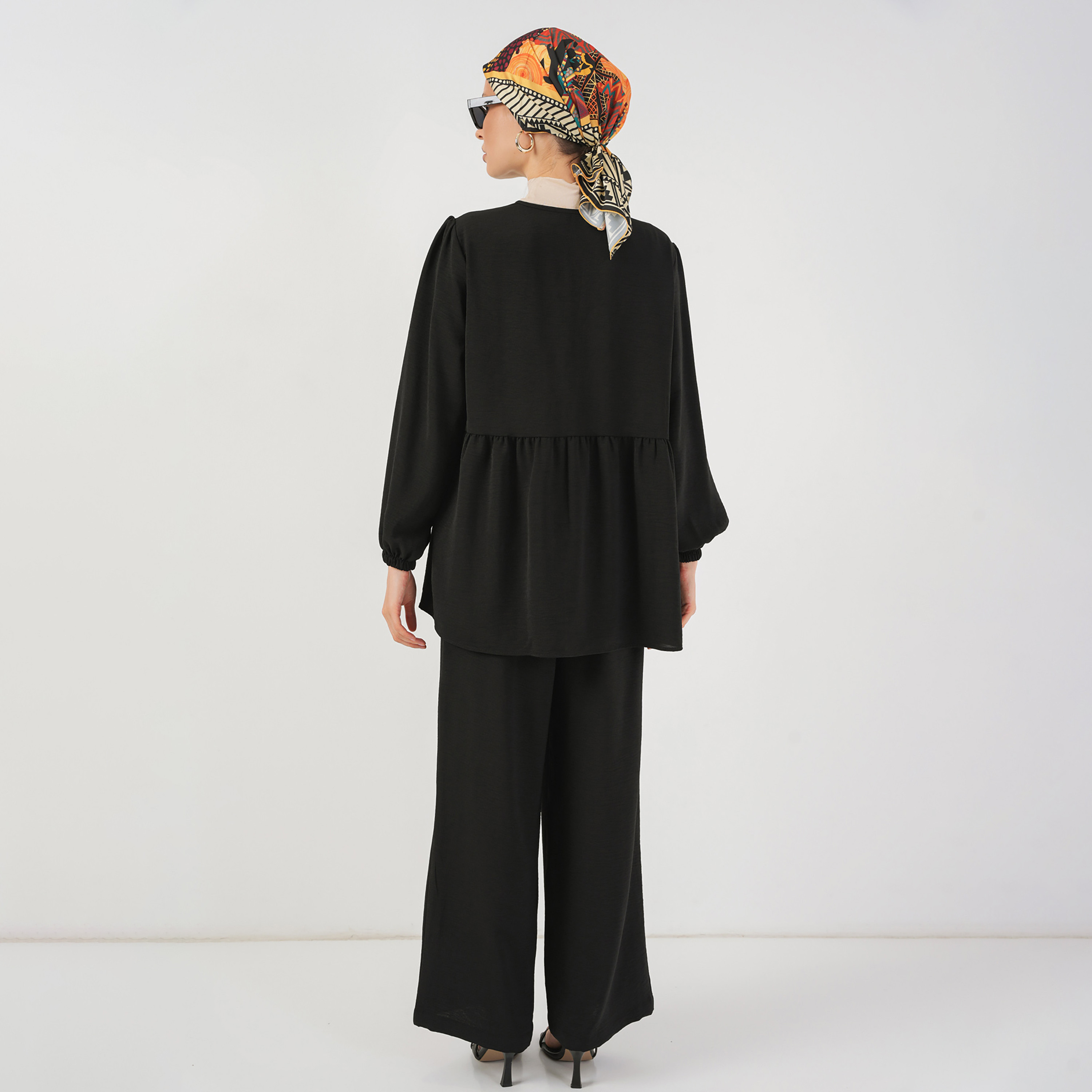 طقم نسائي بلوزة وبنطال باللون الأسود من بيجدارت-women-clothing-coordsets-image-3