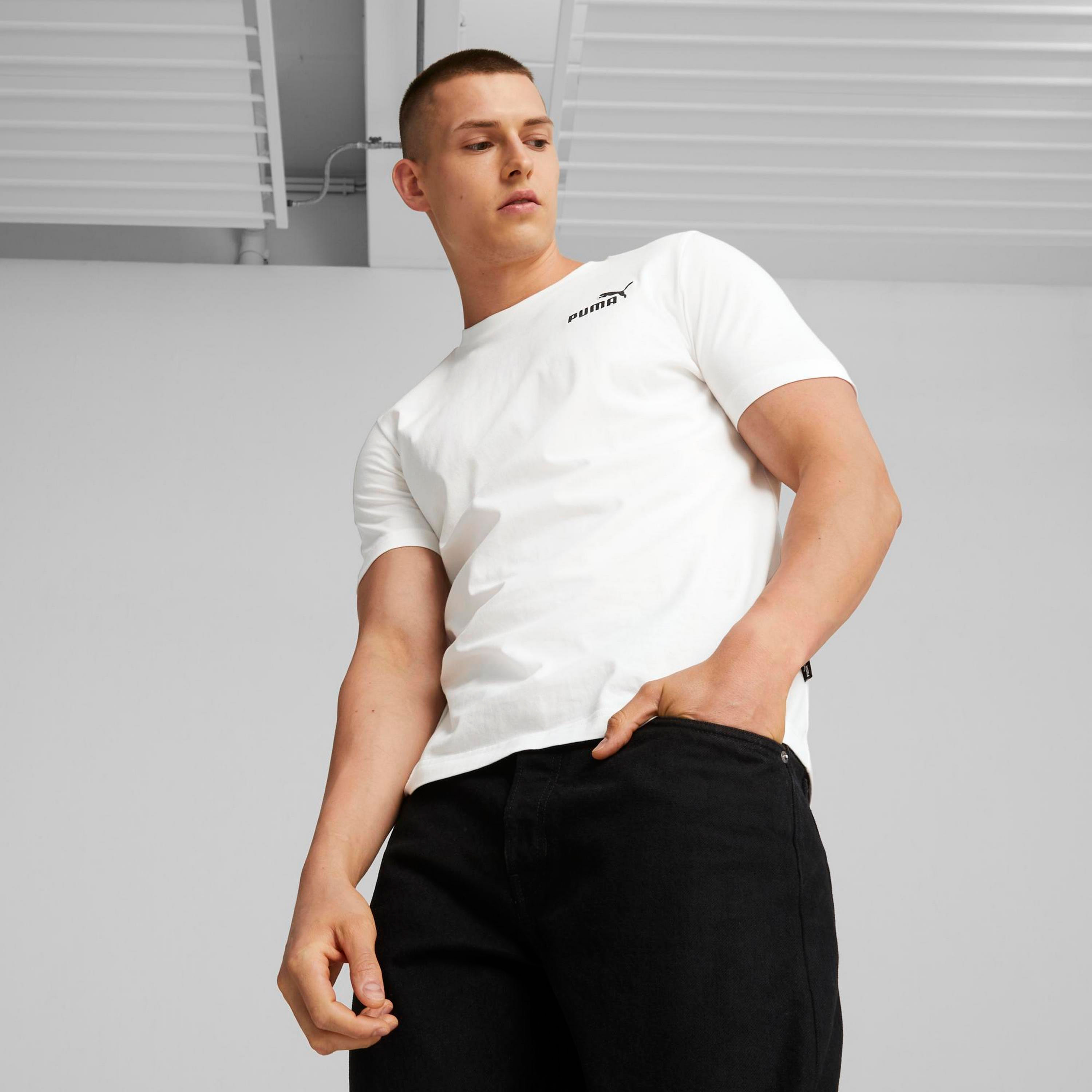 تي شيرت من بوما إسنشيال إليفتد مطرز للرجال | 675973-men-clothing-sportswearandactivewear-tshirtsandpolos-image-1