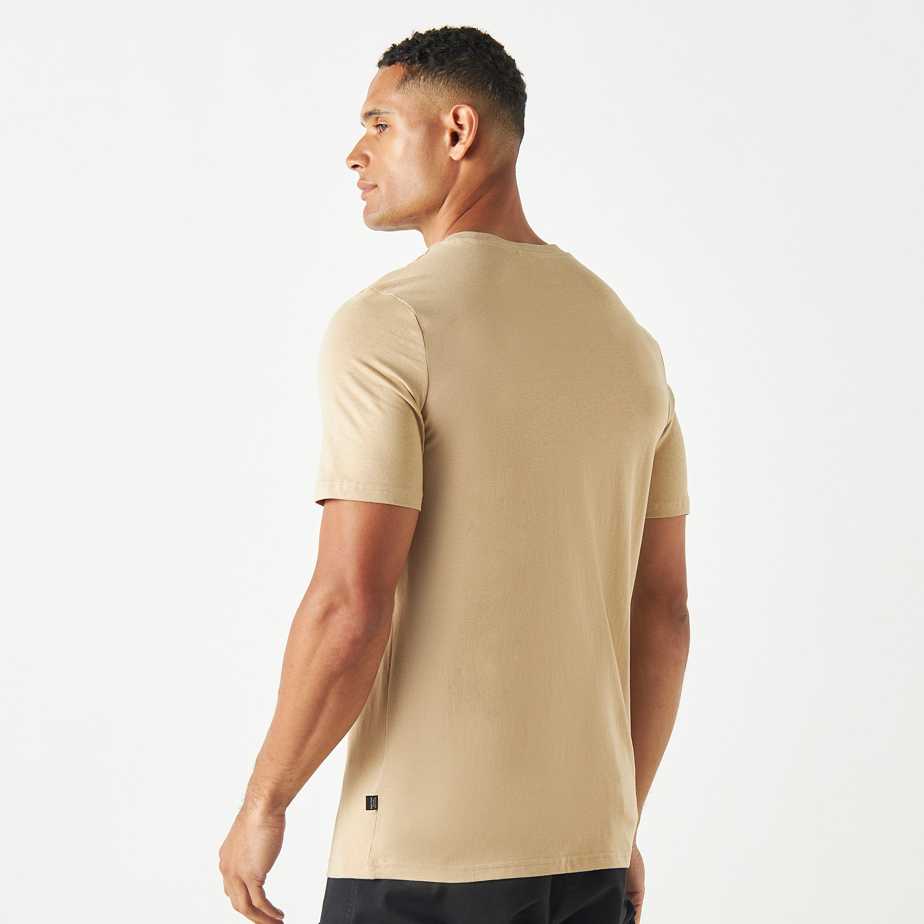 بوما تي شيرت بيتر ايسنشالز للرجال 675977 |OE-men-clothing-sportswearandactivewear-tshirtsandpolos-image-16