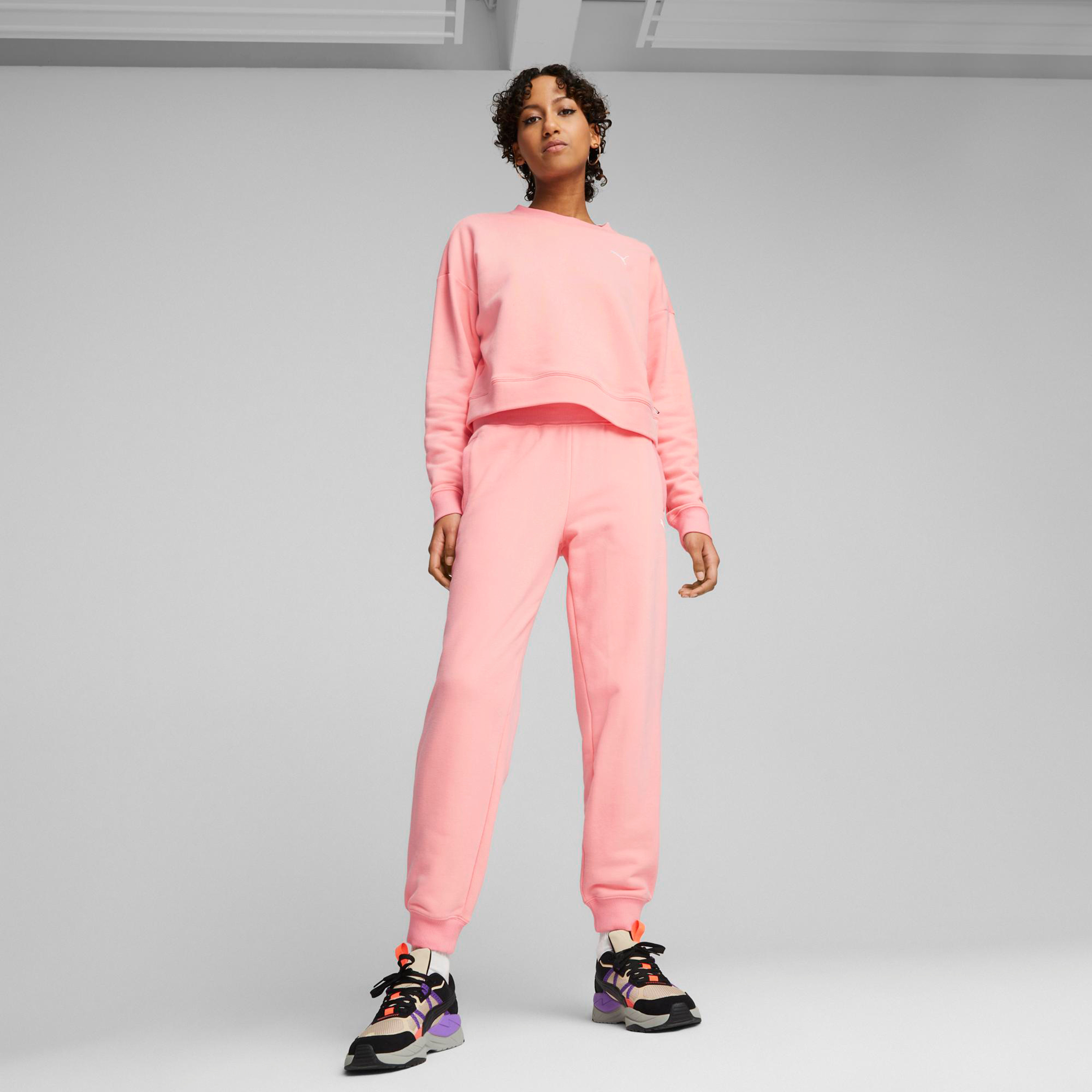 بدلة رياضية للنساء لونج وير من بوما | 676089-sports-women-clothing-trackpantsandtracksuits-image-1
