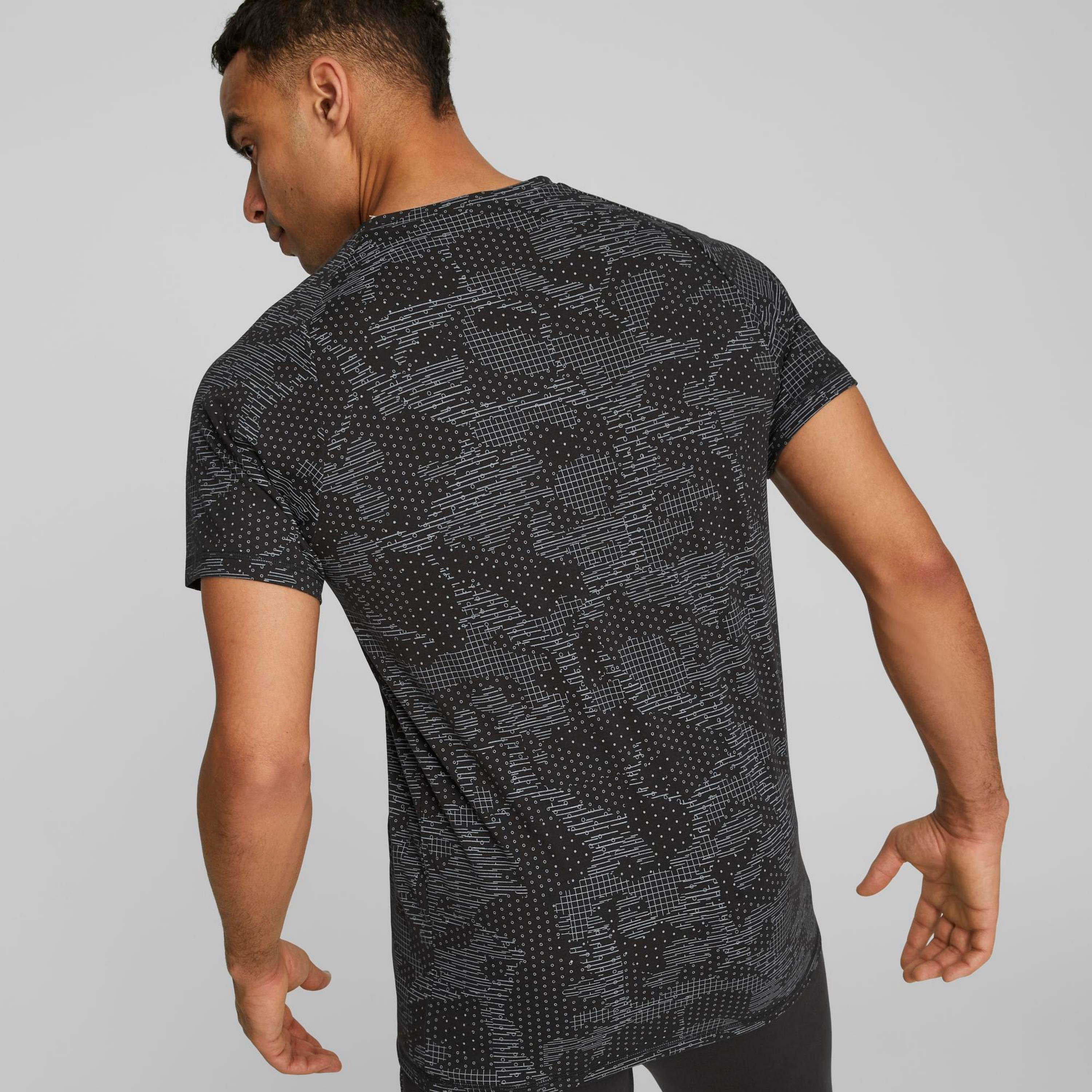 تي شيرت من بوما إفسترايف أوف للرجال | 676273-men-clothing-sportswearandactivewear-tshirtsandpolos-image-4