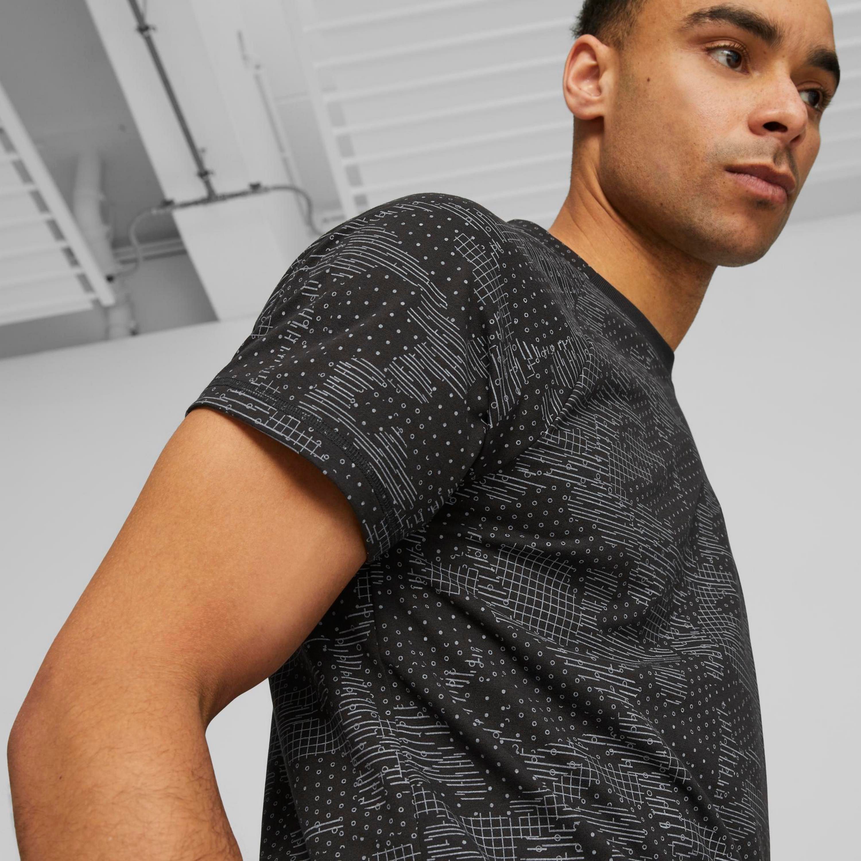 تي شيرت من بوما إفسترايف أوف للرجال | 676273-men-clothing-sportswearandactivewear-tshirtsandpolos-image-5
