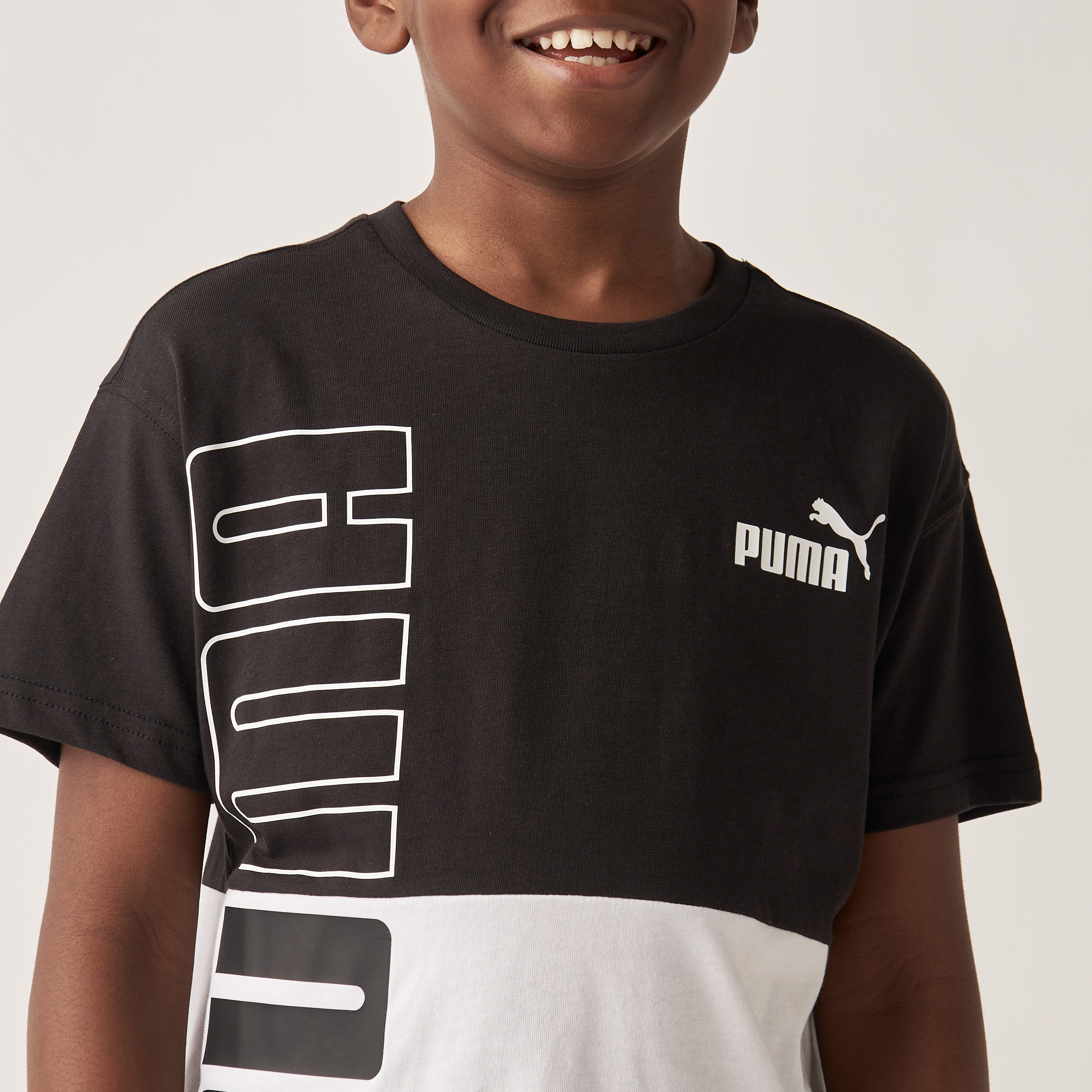 تيشيرت بقوالب ملونة وياقة ضيقة وأكمام قصيرة وطبعات شعار من بوما-sports-boys-clothing-tops-image-4