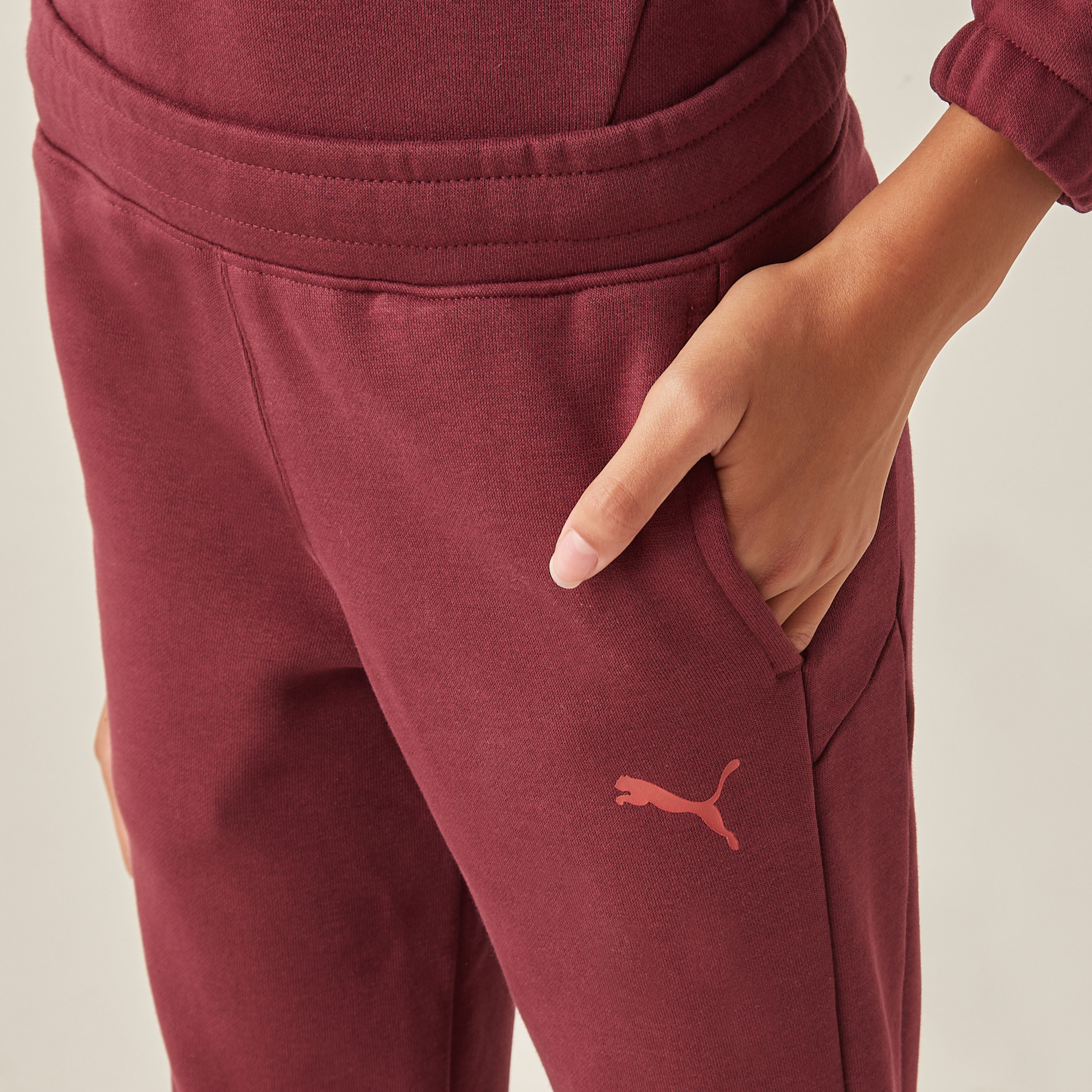 بنطلون رياضي بخصر مطّاطي وجيوب وطبعات شعار من بوما-girls-clothing-sportswear-bottoms-image-3