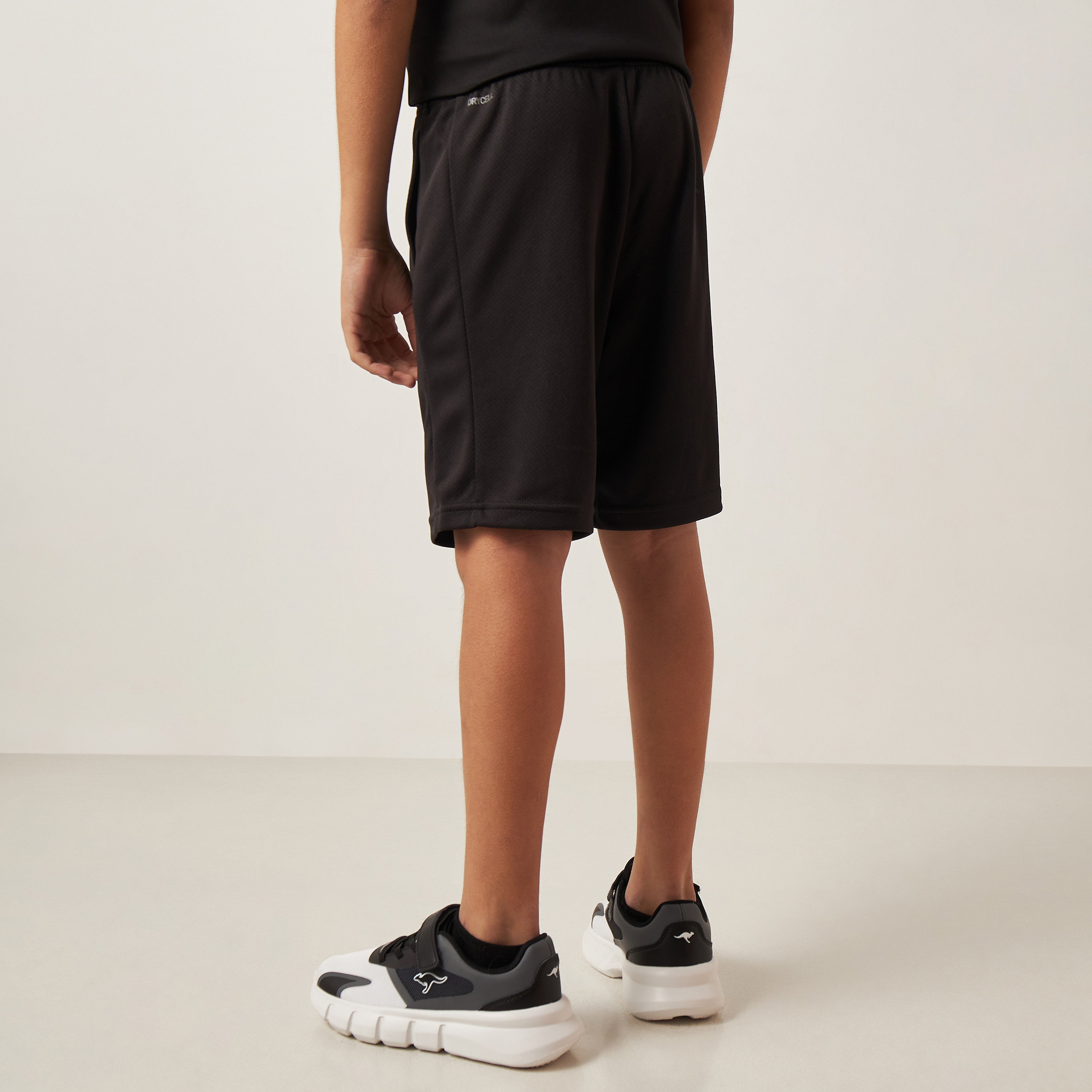 شورت بخصر مطّاطي وجيوب وطبعات شعار وجيوب من بوما-boys-clothing-sportswear-bottoms-image-1