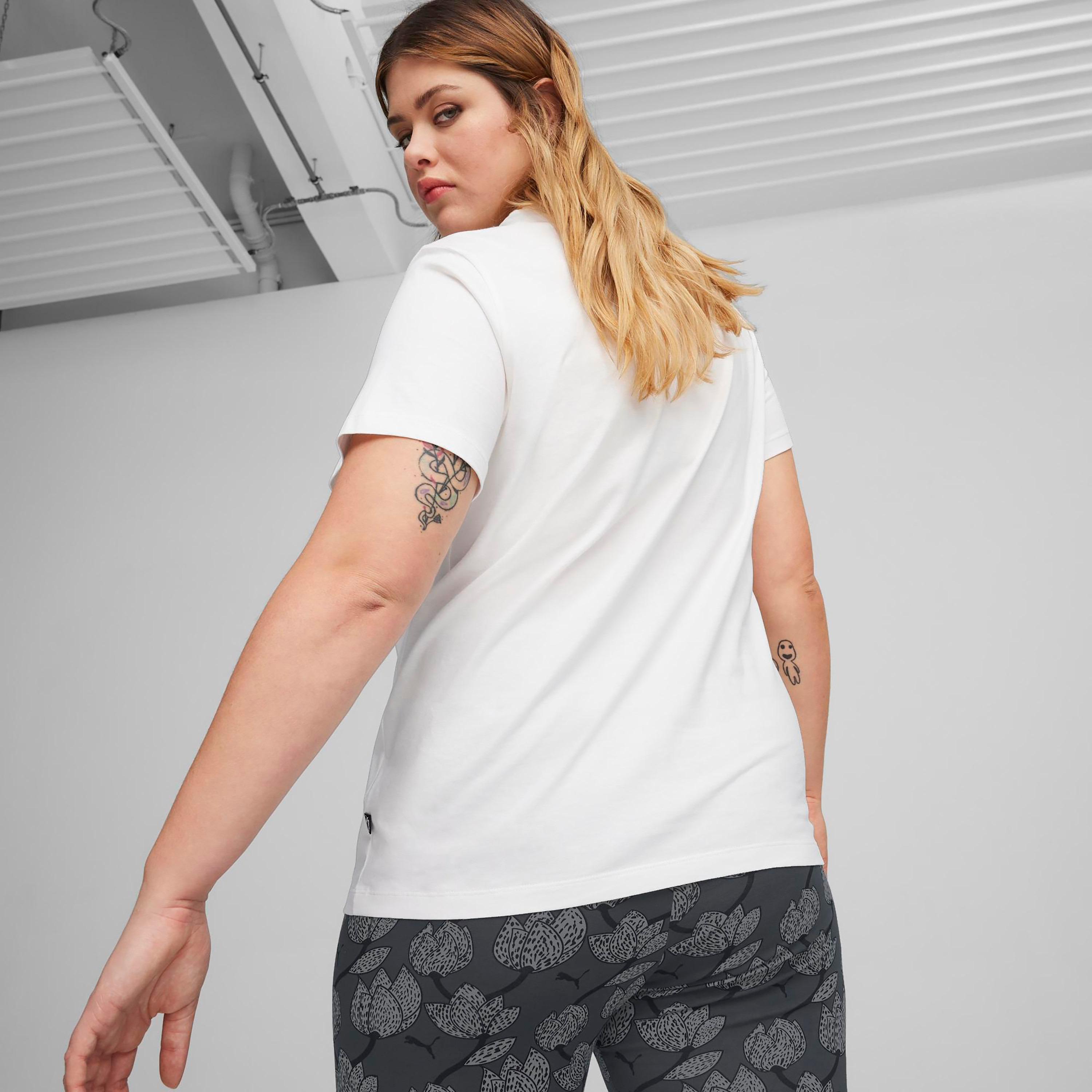 تيشيرت إي اس اس+ سكريبت للسيدات من بوما | OE-women-clothing-tshirts-image-5