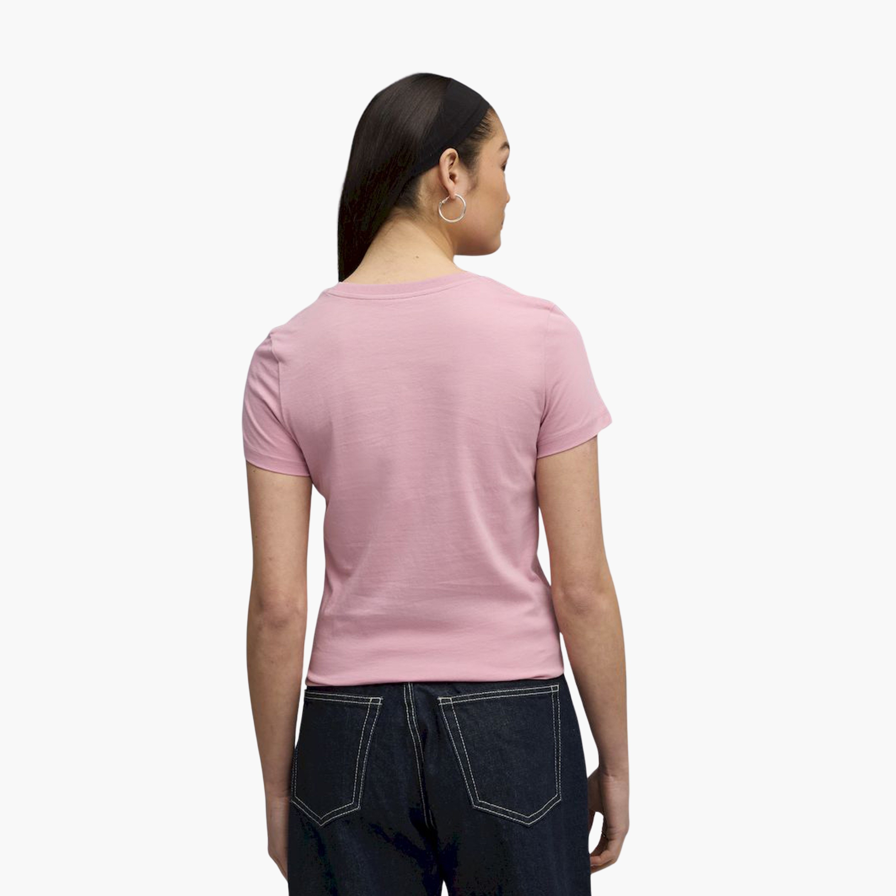 بوما- تيشيرت نسائي أساسي صغير بشعار رقم 1 682373 | OE-women-clothing-sportswearandactivewear-tshirtsandvests-image-3