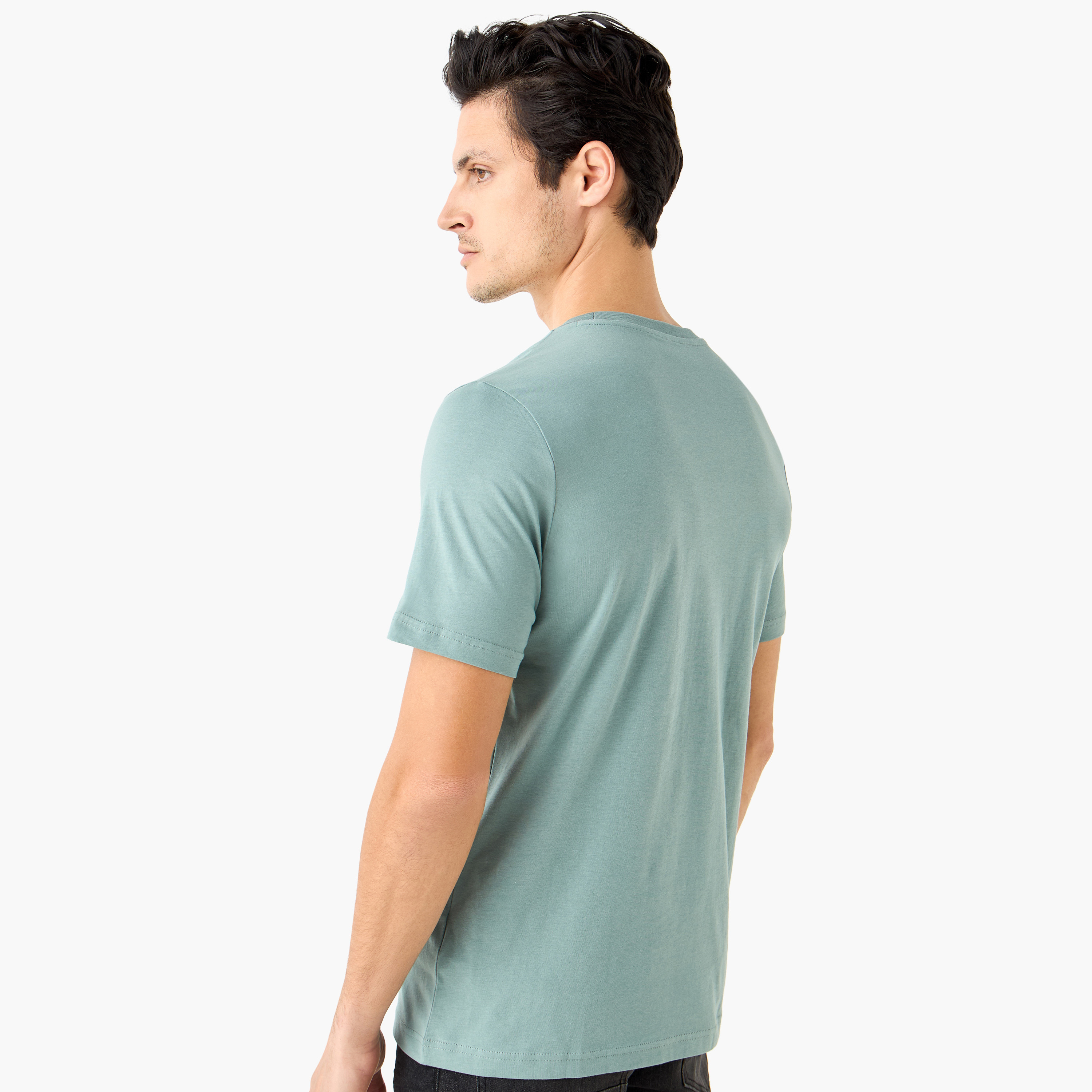 بوما - تيشيرت ايسينشال لوقو - للرجال 682533 | OE-men-clothing-sportswearandactivewear-tshirtsandpolos-image-8