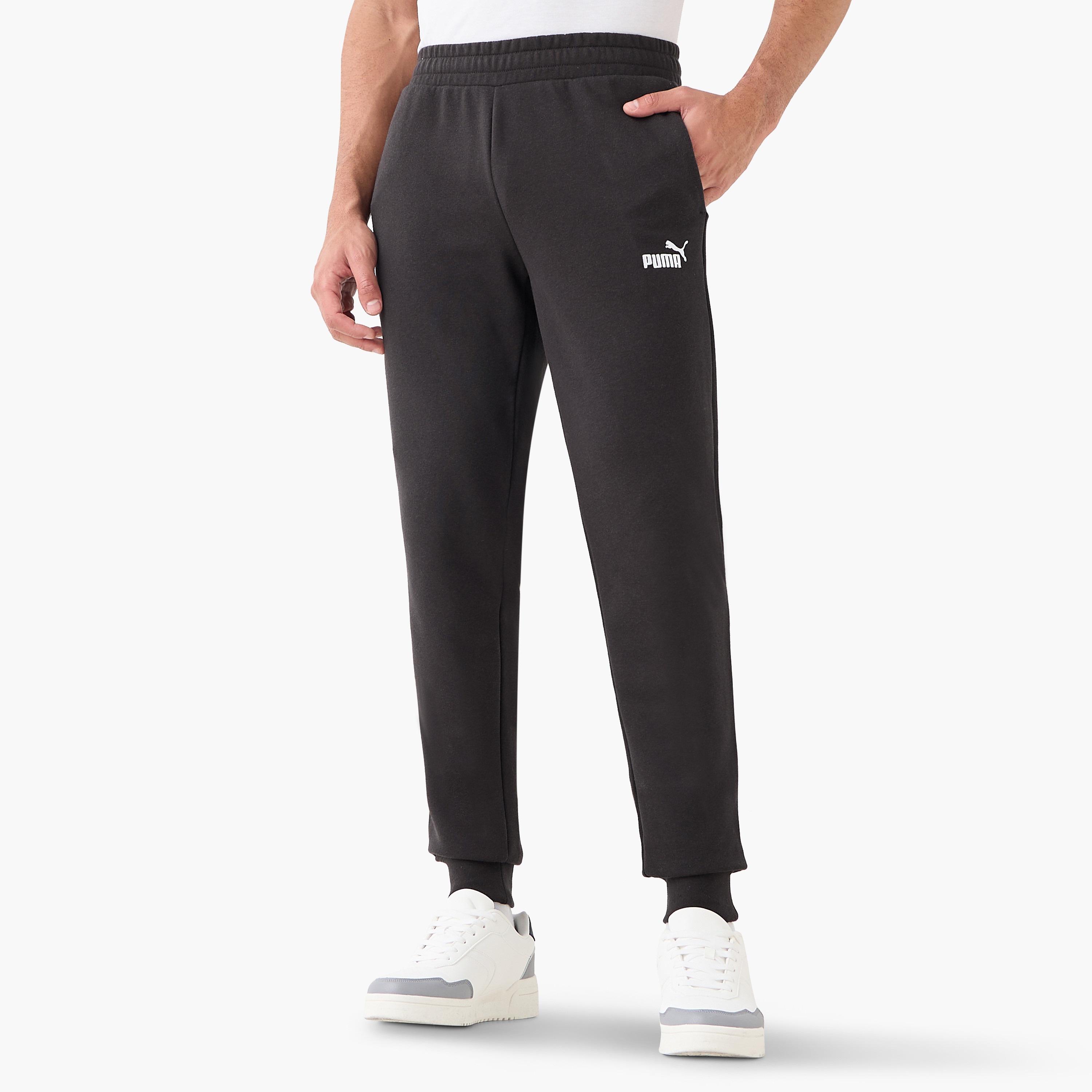 بوما - بنطال رياضي ايسينشال لوقو سليم - للرجال 682644 | OE-men-clothing-sportswearandactivewear-bottoms-image-1