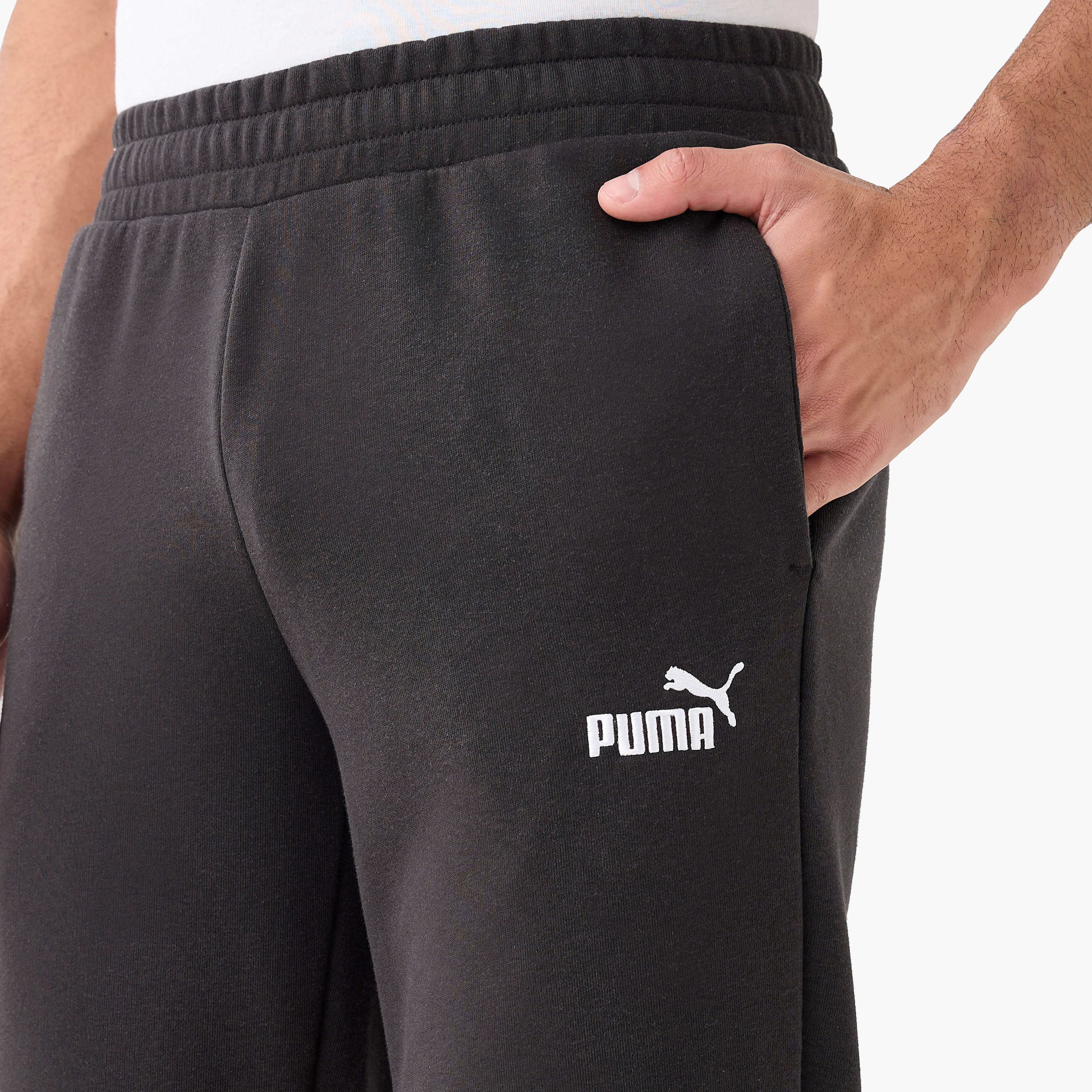 بوما - بنطال رياضي ايسينشال لوقو سليم - للرجال 682644 | OE-men-clothing-sportswearandactivewear-bottoms-image-4