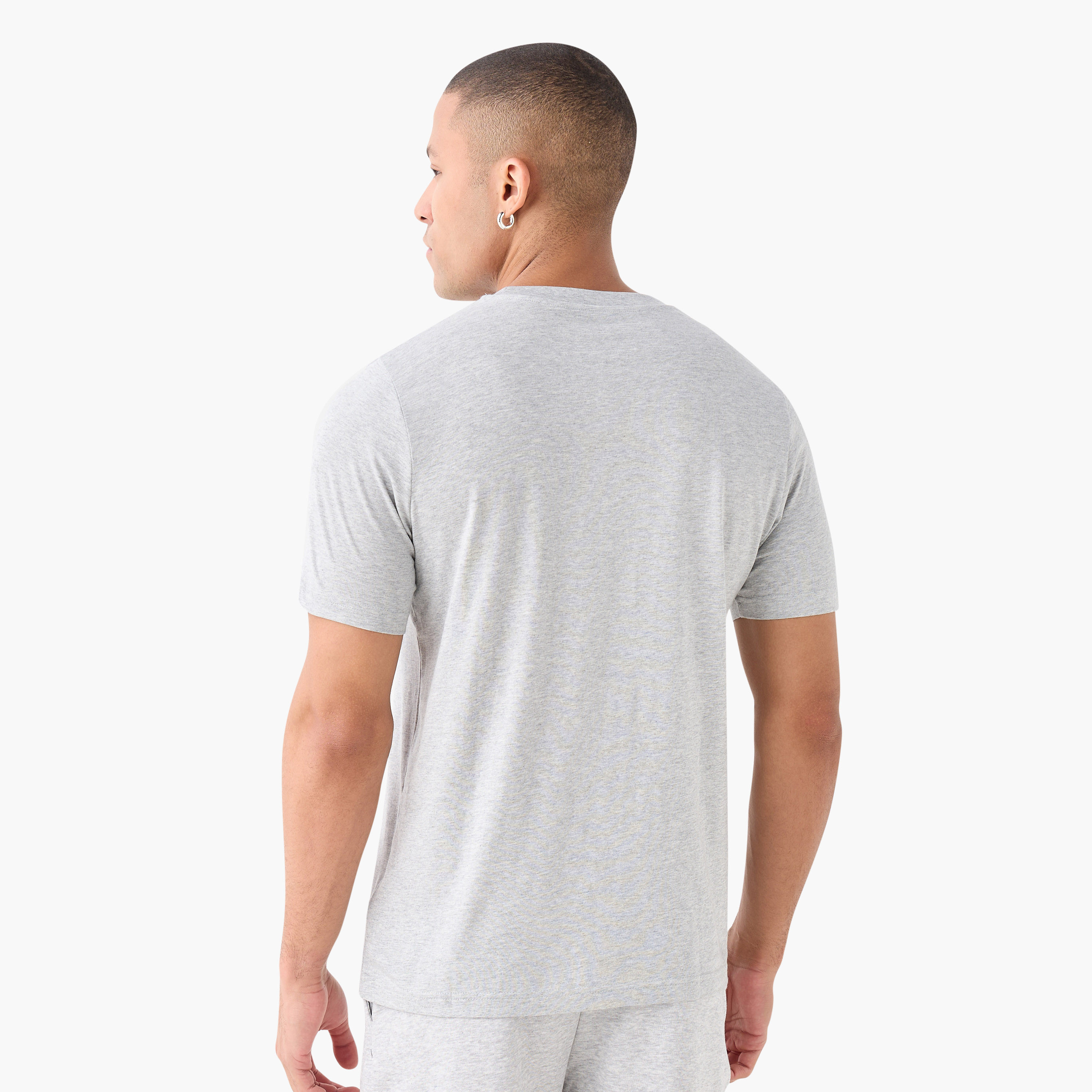 بوما - تيشيرت ايسينشال 2 لوقو - للرجال 684708 | OE-men-clothing-sportswearandactivewear-tshirtsandpolos-image-3