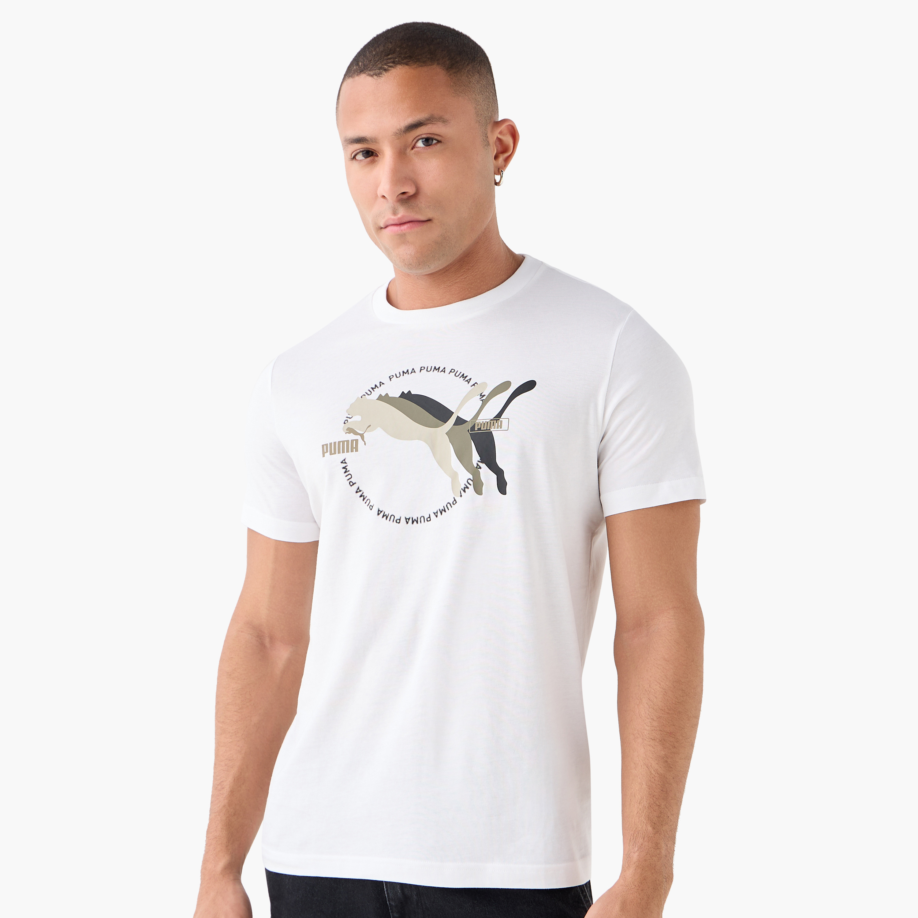 بوما - تيشيرت جرافيكس ملتيبل كات لوقو - للرجال 684826 | OE-men-clothing-sportswearandactivewear-tshirtsandpolos-image-3