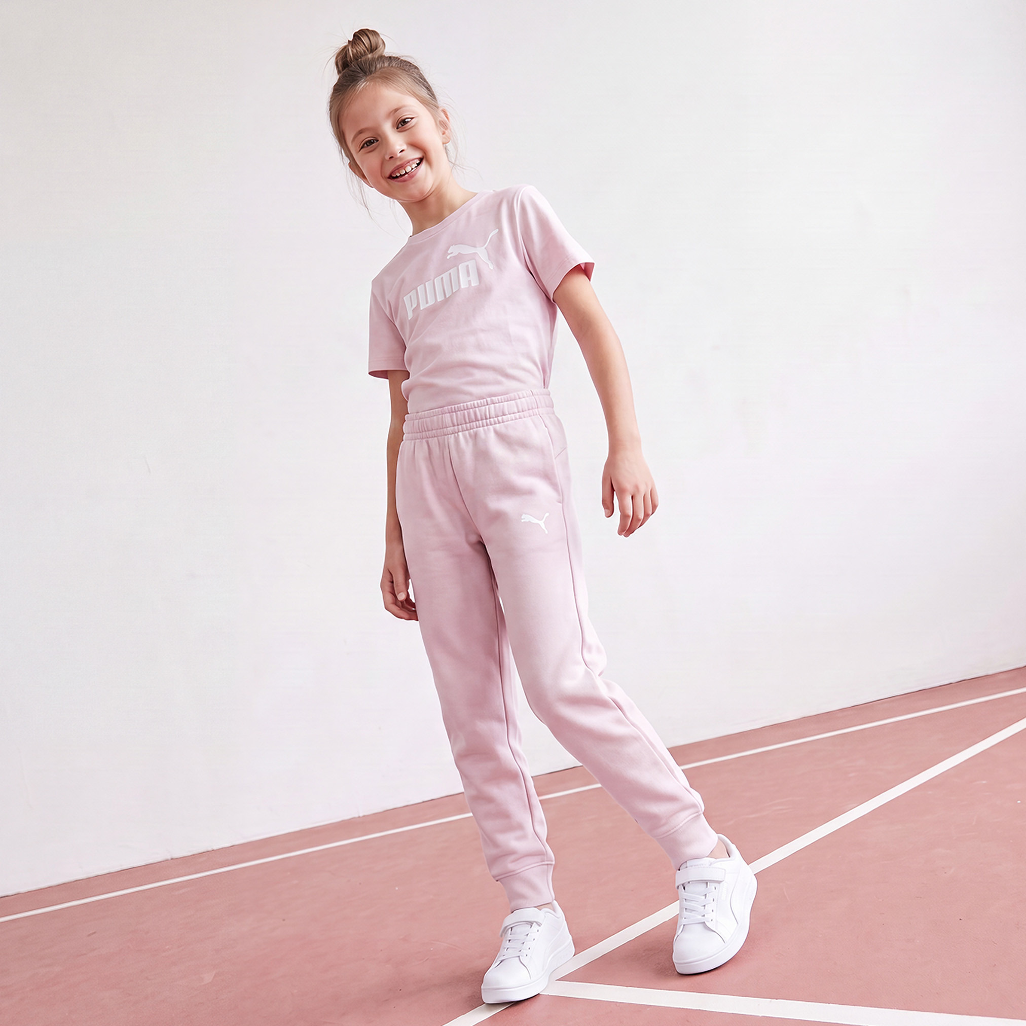 بنطلون رياضي بطبعات الشعار للبنات من بوما-sports-girls-clothing-bottoms-joggersandtrackpants-image-2
