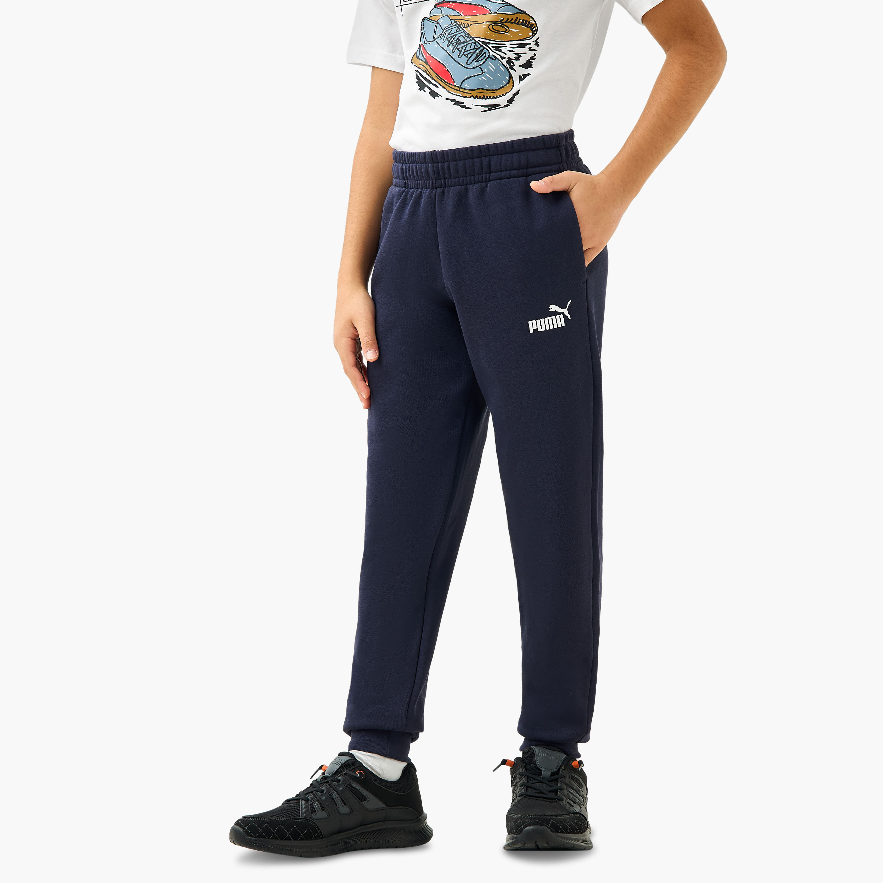 بنطلون رياضي بجيوب وطبعات شعار من بوما-boys-clothing-sportswear-bottoms-image-4