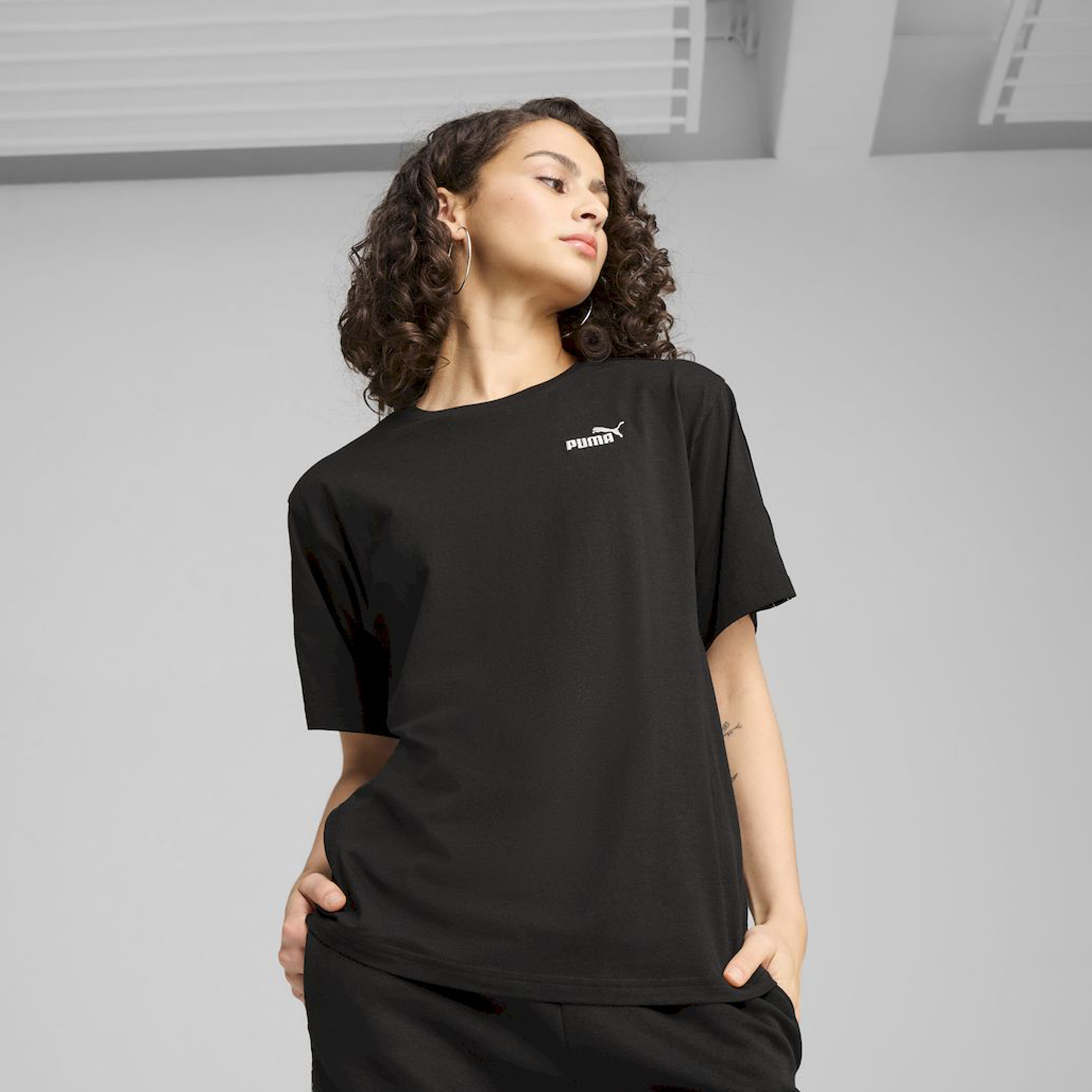 بوما- تيشيرت نسائي مريح بشريط أساسي 685009 | OE-women-clothing-tshirts-image-1
