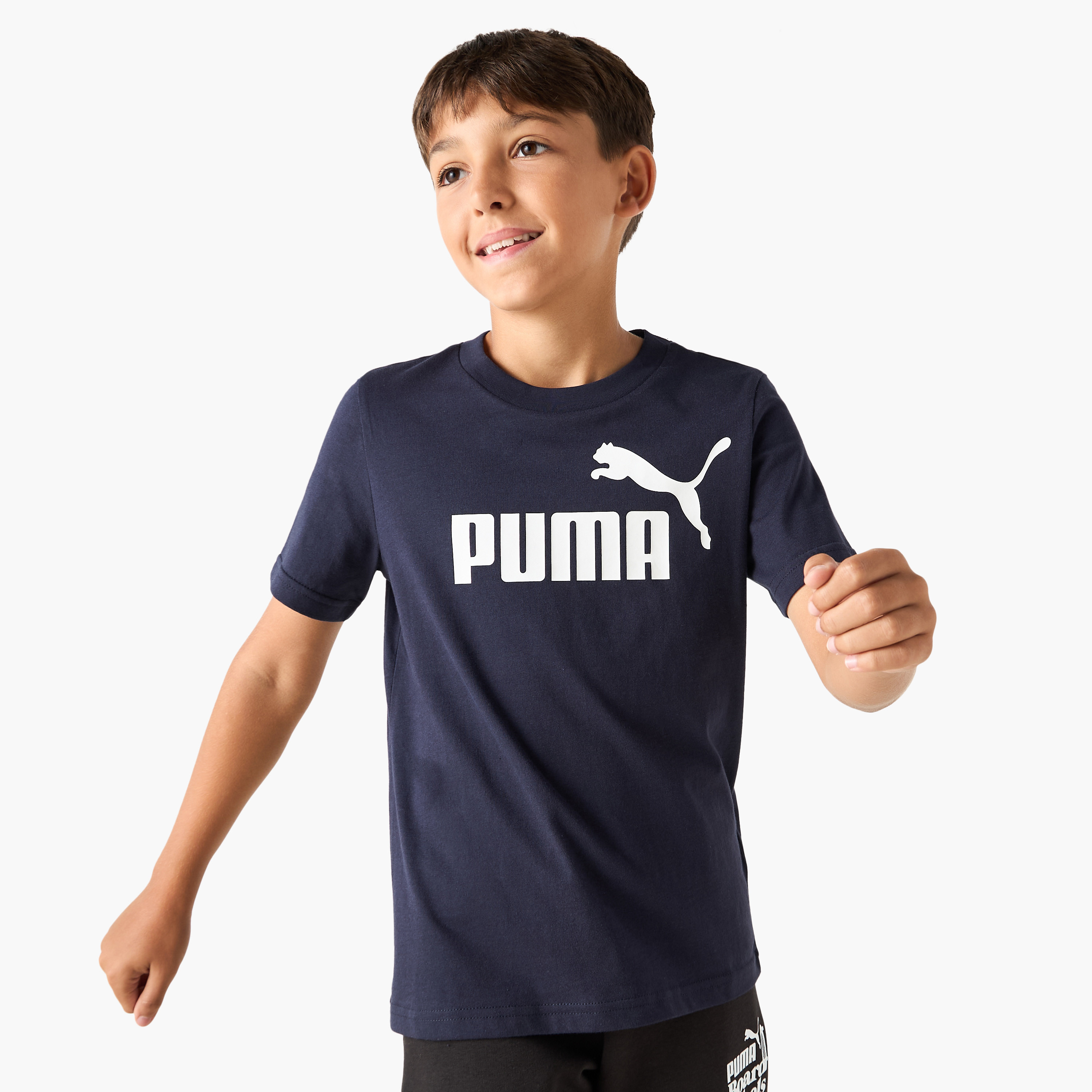 تيشيرت بياقة ضيقة وأكمام قصيرة وطبعات شعار من بوما-sports-boys-clothing-tops-image-1