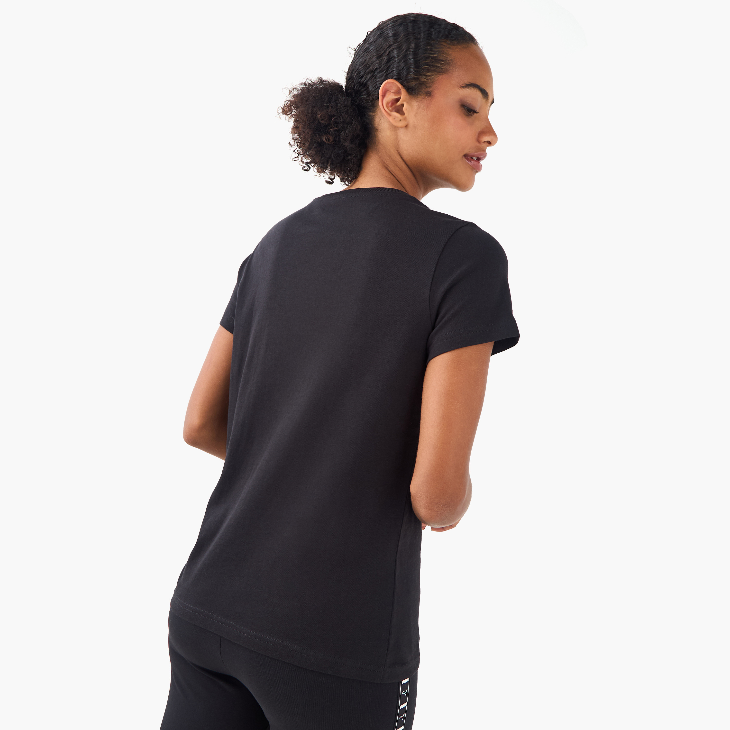 بوما- تيشيرت نسائي من مجموعة اسنشيالز بشعار مختبري 688087 | OE-women-clothing-tshirts-image-3