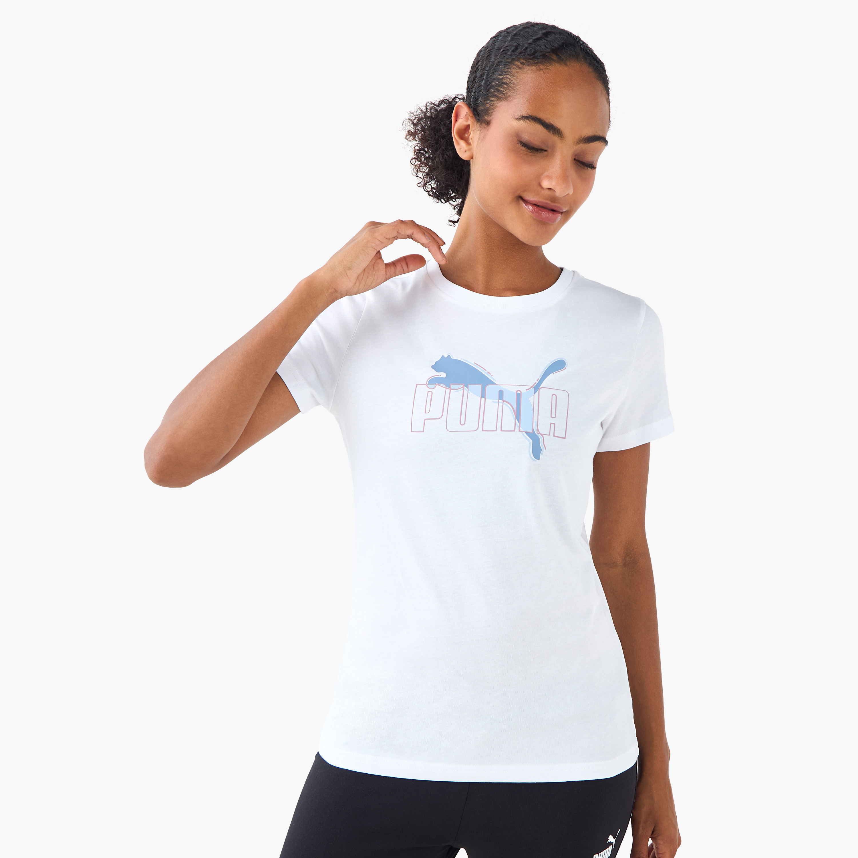 بوما- تيشيرت نسائي من مجموعة اسنشيالز بشعار مختبري 688087 | OE-women-clothing-tshirts-image-6