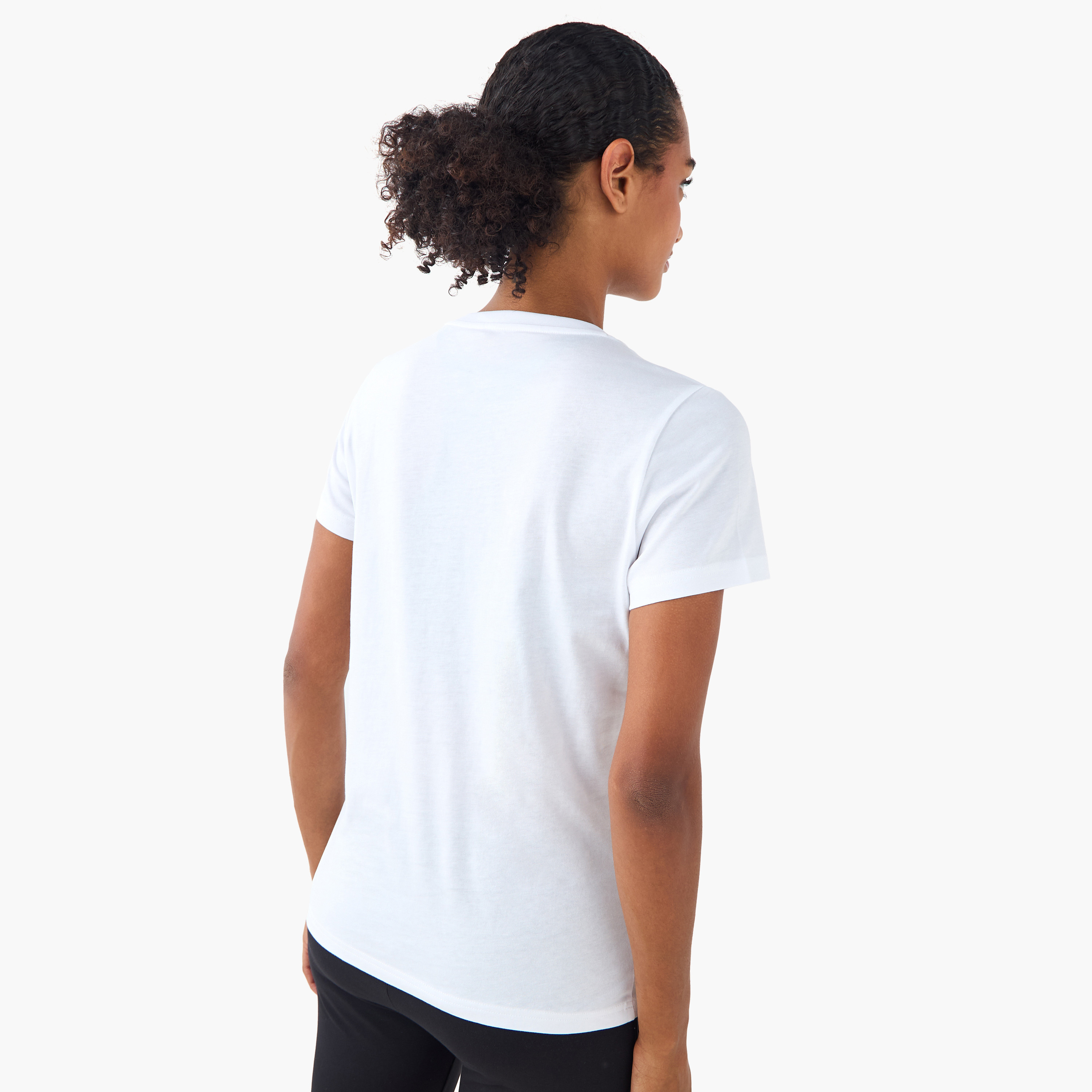 بوما- تيشيرت نسائي من مجموعة اسنشيالز بشعار مختبري 688087 | OE-women-clothing-tshirts-image-8