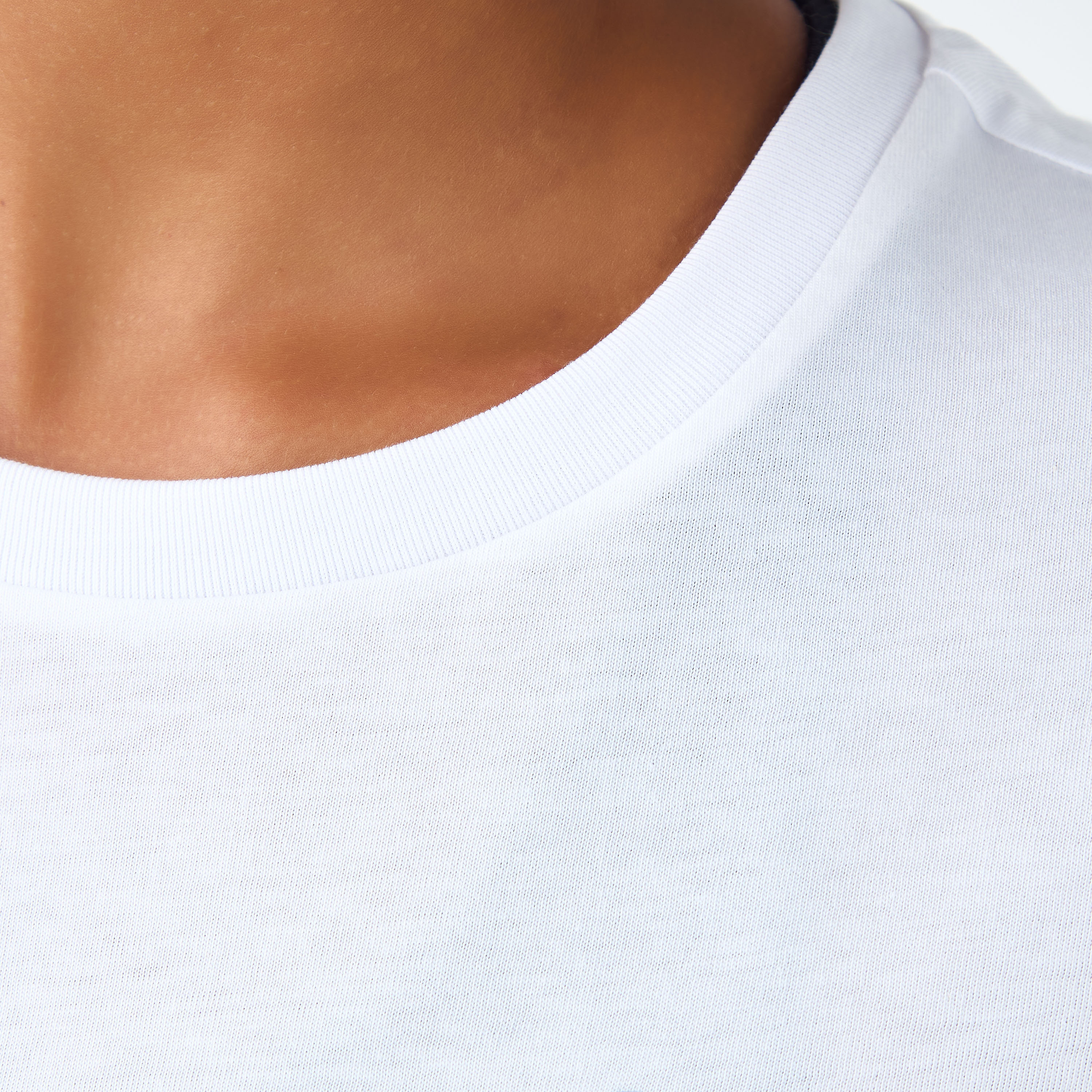 بوما- تيشيرت نسائي من مجموعة اسنشيالز بشعار مختبري 688087 | OE-women-clothing-tshirts-image-10