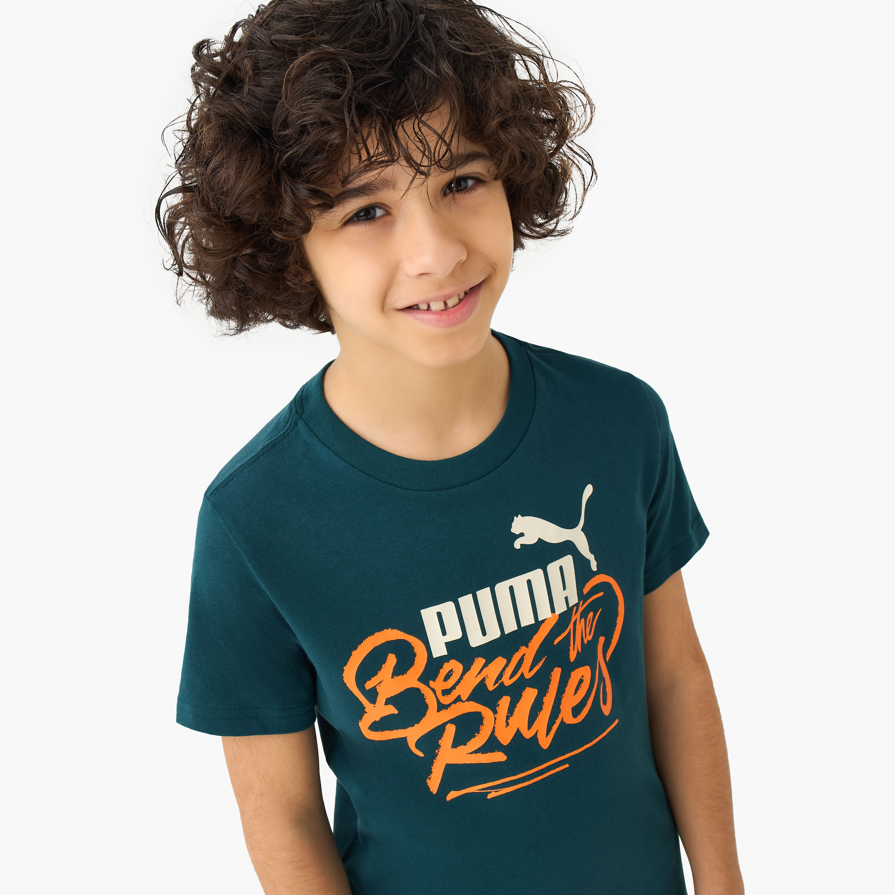 تيشيرت قطن بياقة ضيقة وأكمام قصيرة وطبعات شعار للأولاد من بوما-sports-boys-clothing-tops-image-4