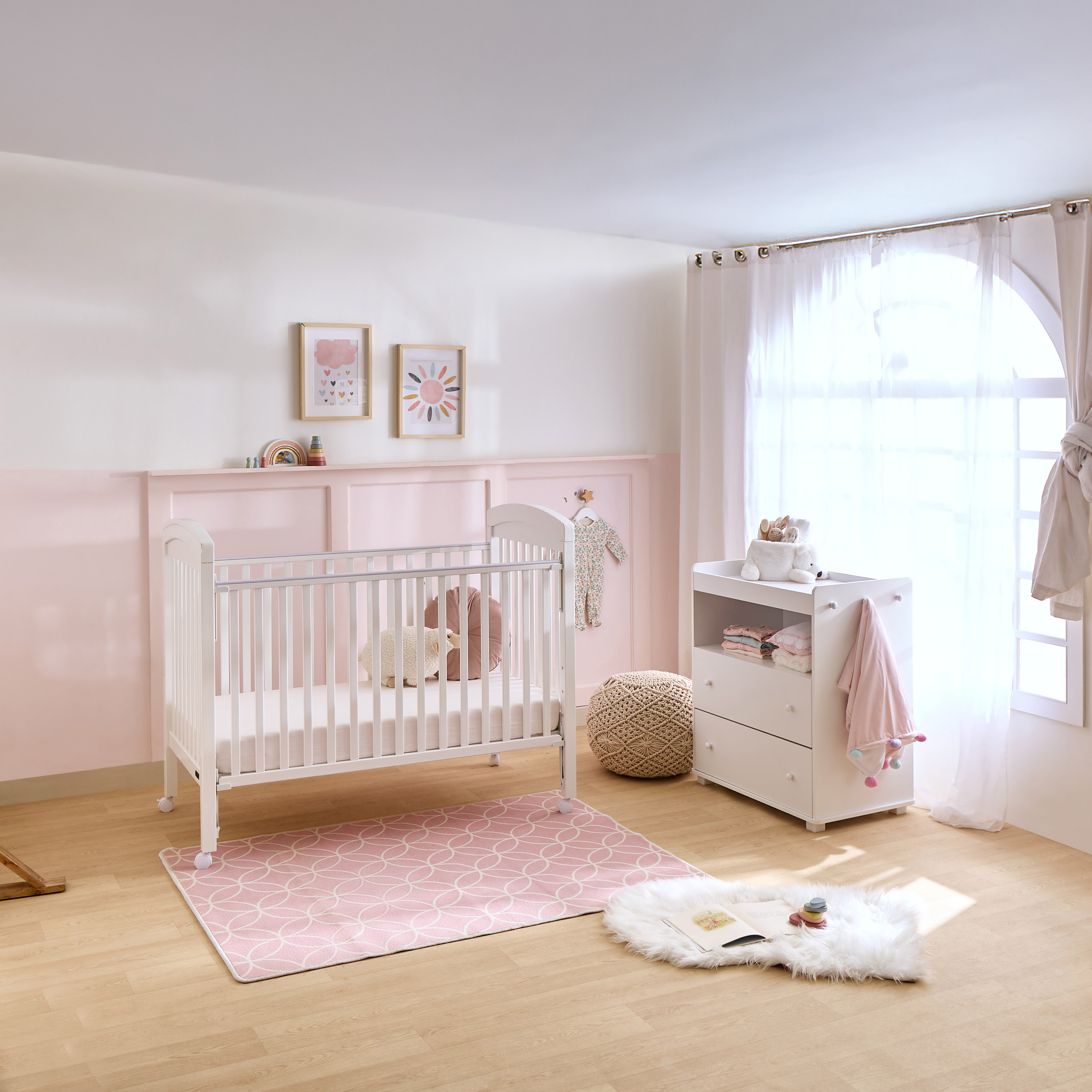 سرير أطفال وخزانة أدراج متعددة الاستخدامات ماجريت من جونيورز  - طقم أثاث أطفال-baby-nursery-furniture-cribsandbeds-babycribs-image-1