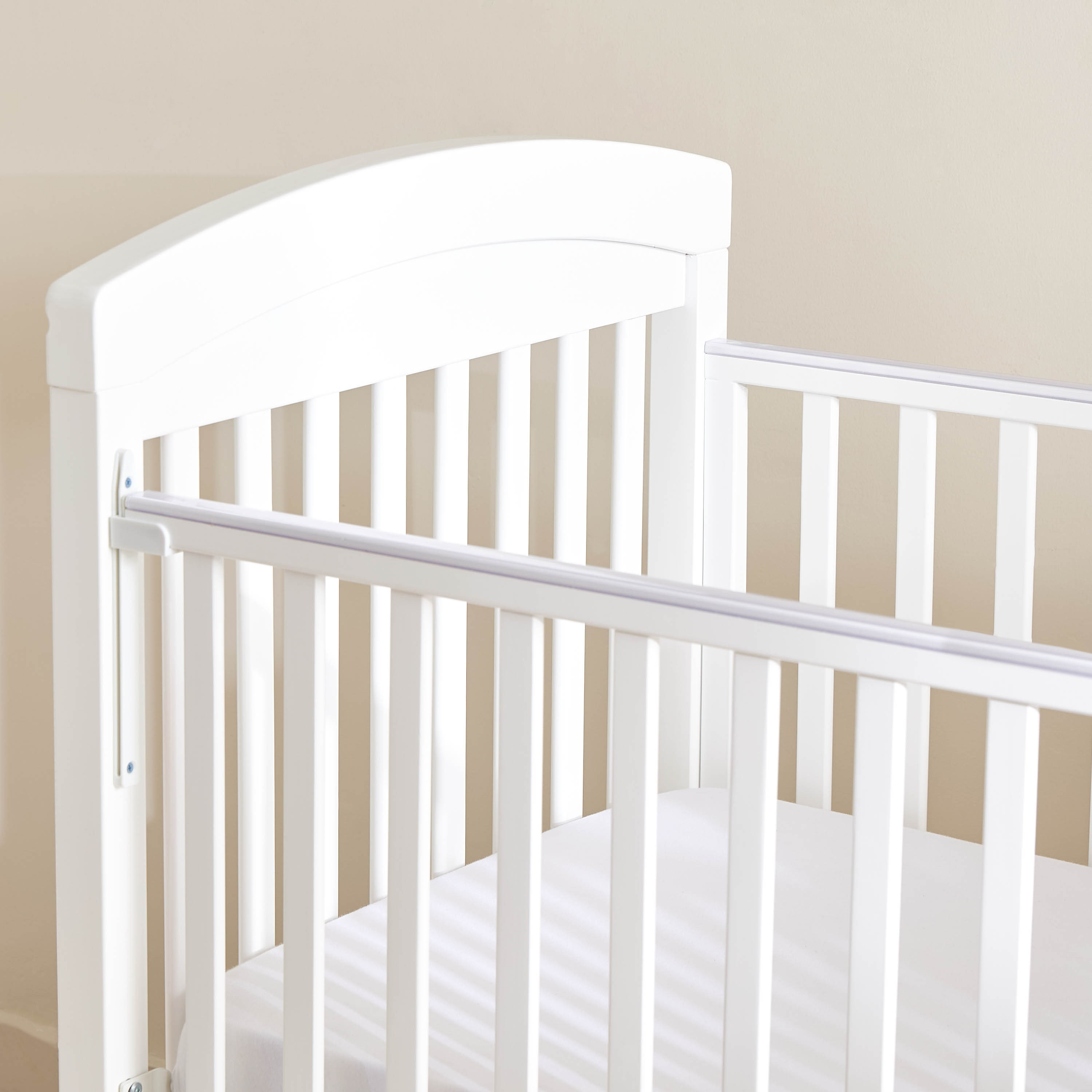 سرير أطفال وخزانة أدراج متعددة الاستخدامات ماجريت من جونيورز  - طقم أثاث أطفال-baby-nursery-furniture-cribsandbeds-babycribs-image-3