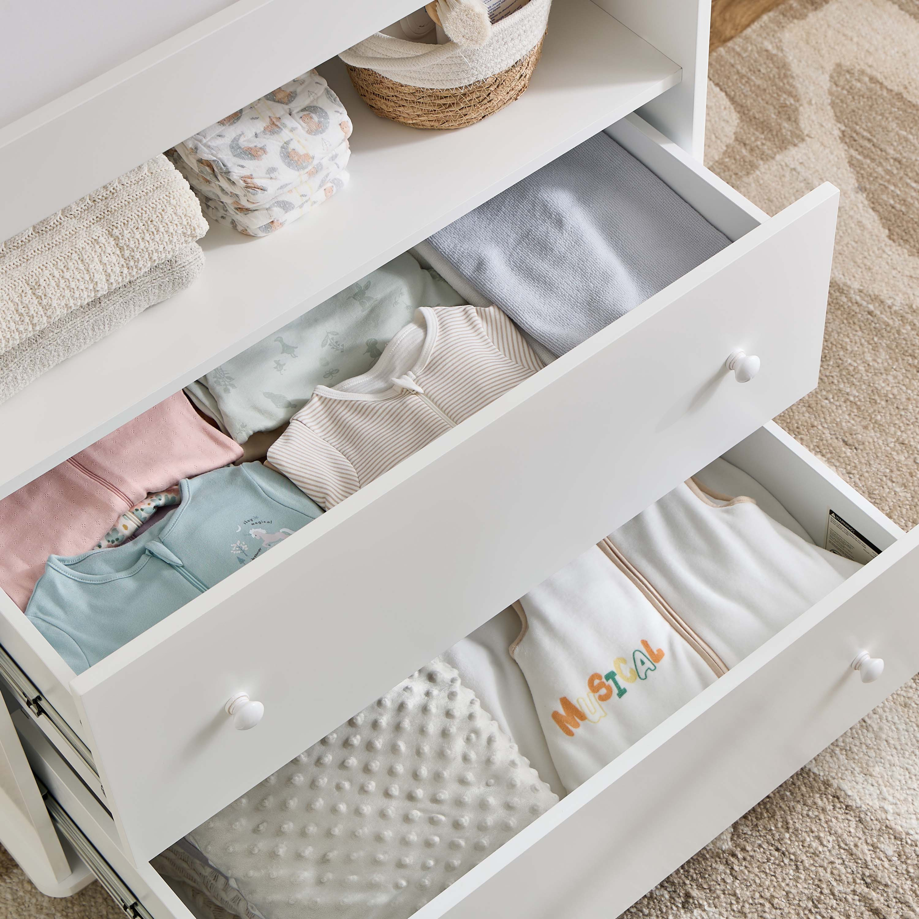 سرير أطفال وخزانة أدراج متعددة الاستخدامات ماجريت من جونيورز  - طقم أثاث أطفال-baby-nursery-furniture-cribsandbeds-babycribs-image-7