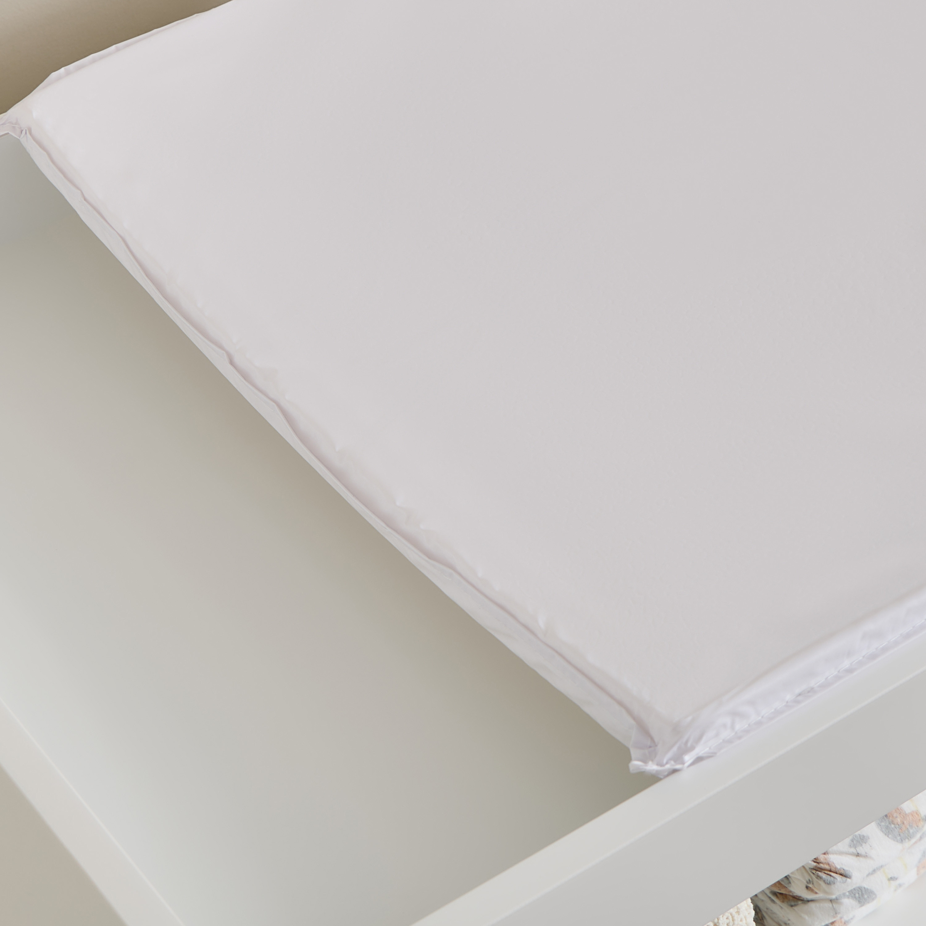 سرير أطفال وخزانة أدراج متعددة الاستخدامات ماجريت من جونيورز  - طقم أثاث أطفال-baby-nursery-furniture-cribsandbeds-babycribs-image-8