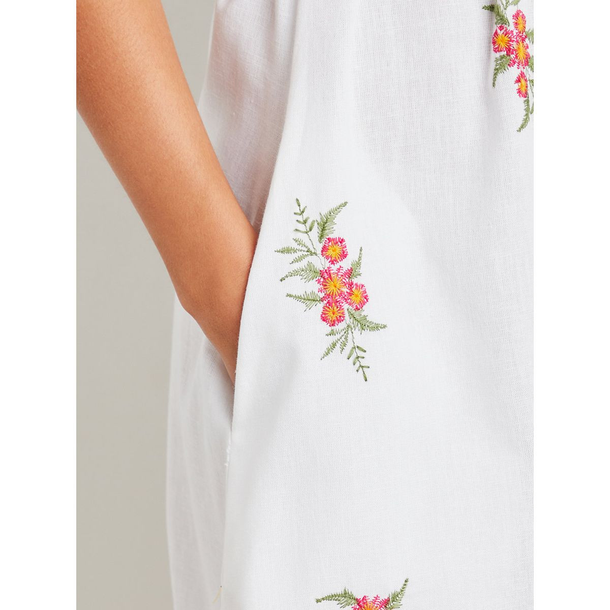فستان ميدي مزين بتطريزات ورود من ستايلي-women-clothing-dresses-image-4