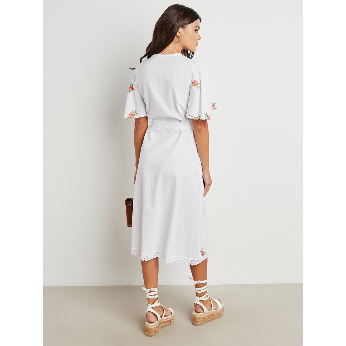 فستان ميدي مزين بتطريزات ورود من ستايلي-women-clothing-dresses-image-5