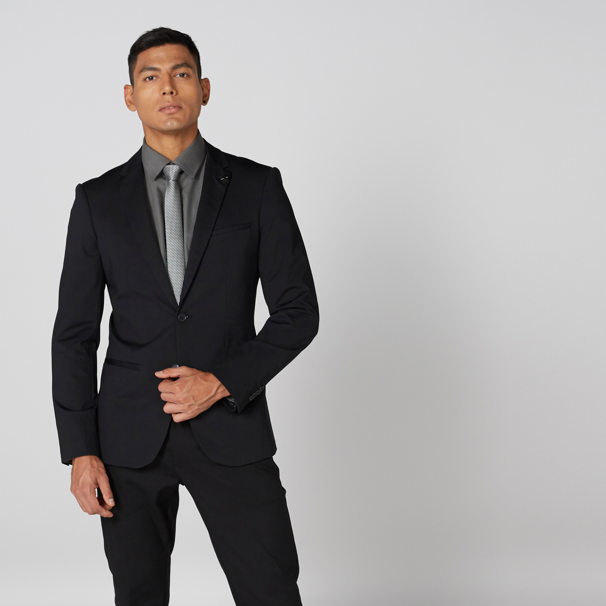 جاكيت بدلة بقصة مطابقة للجسم وياقة طويلة وأكمام طويلة-men-clothing-jacketsandblazers-blazers-image-1