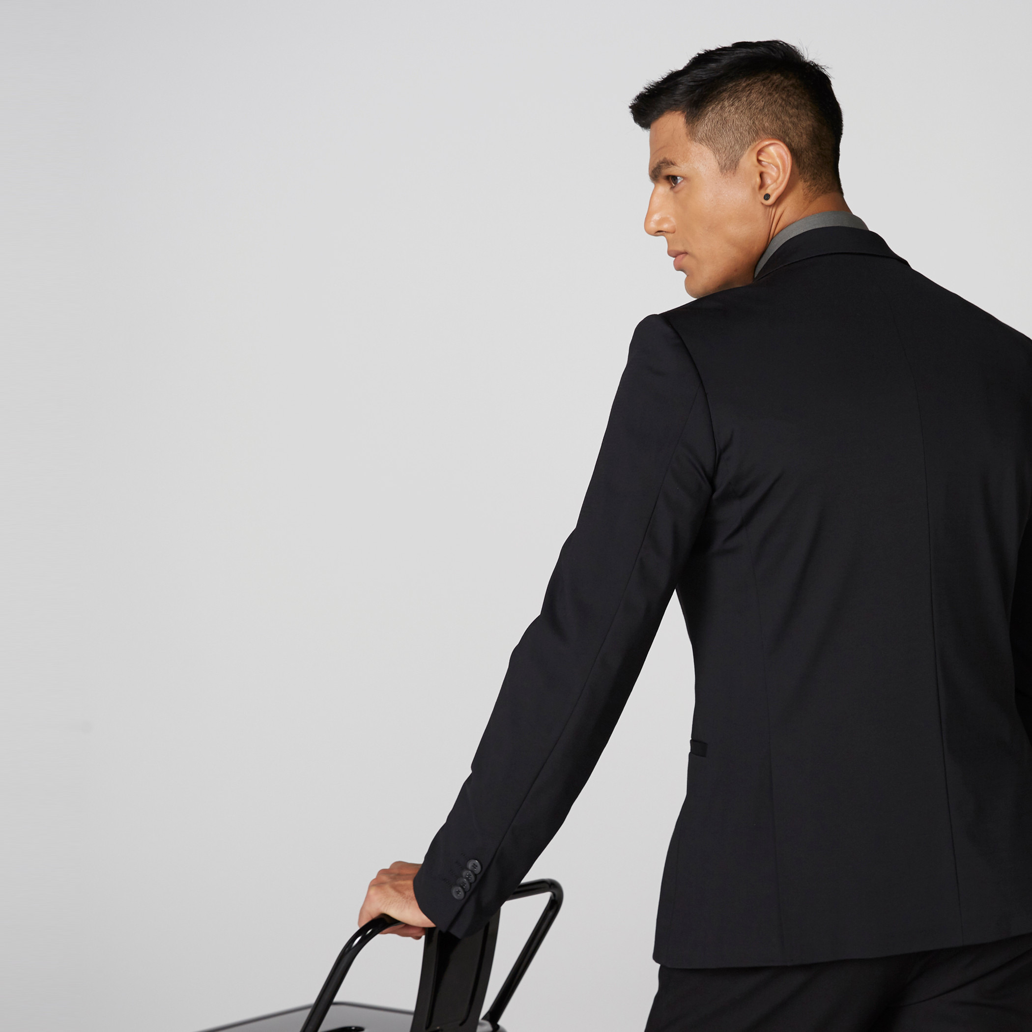 جاكيت بدلة بقصة مطابقة للجسم وياقة طويلة وأكمام طويلة-men-clothing-jacketsandblazers-blazers-image-2