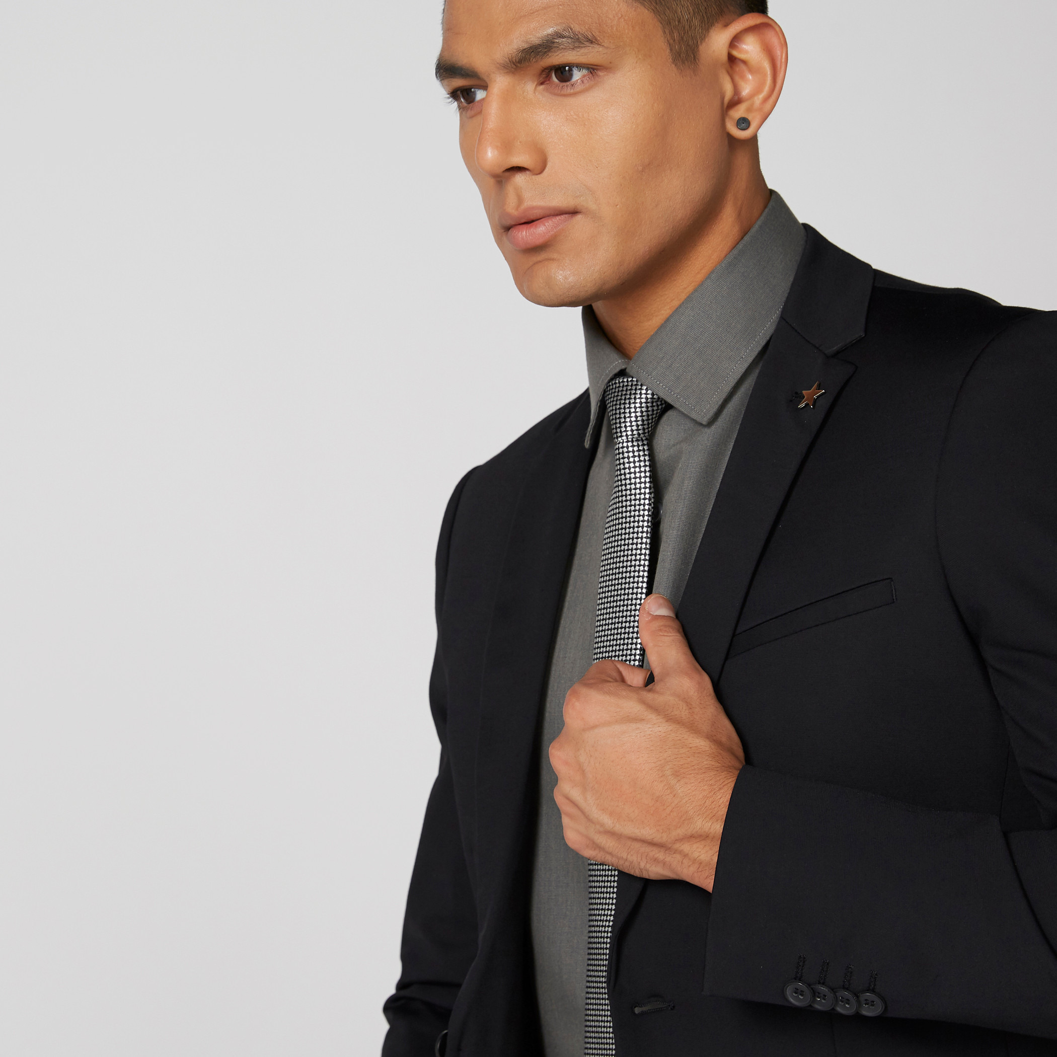 جاكيت بدلة بقصة مطابقة للجسم وياقة طويلة وأكمام طويلة-men-clothing-jacketsandblazers-blazers-image-3