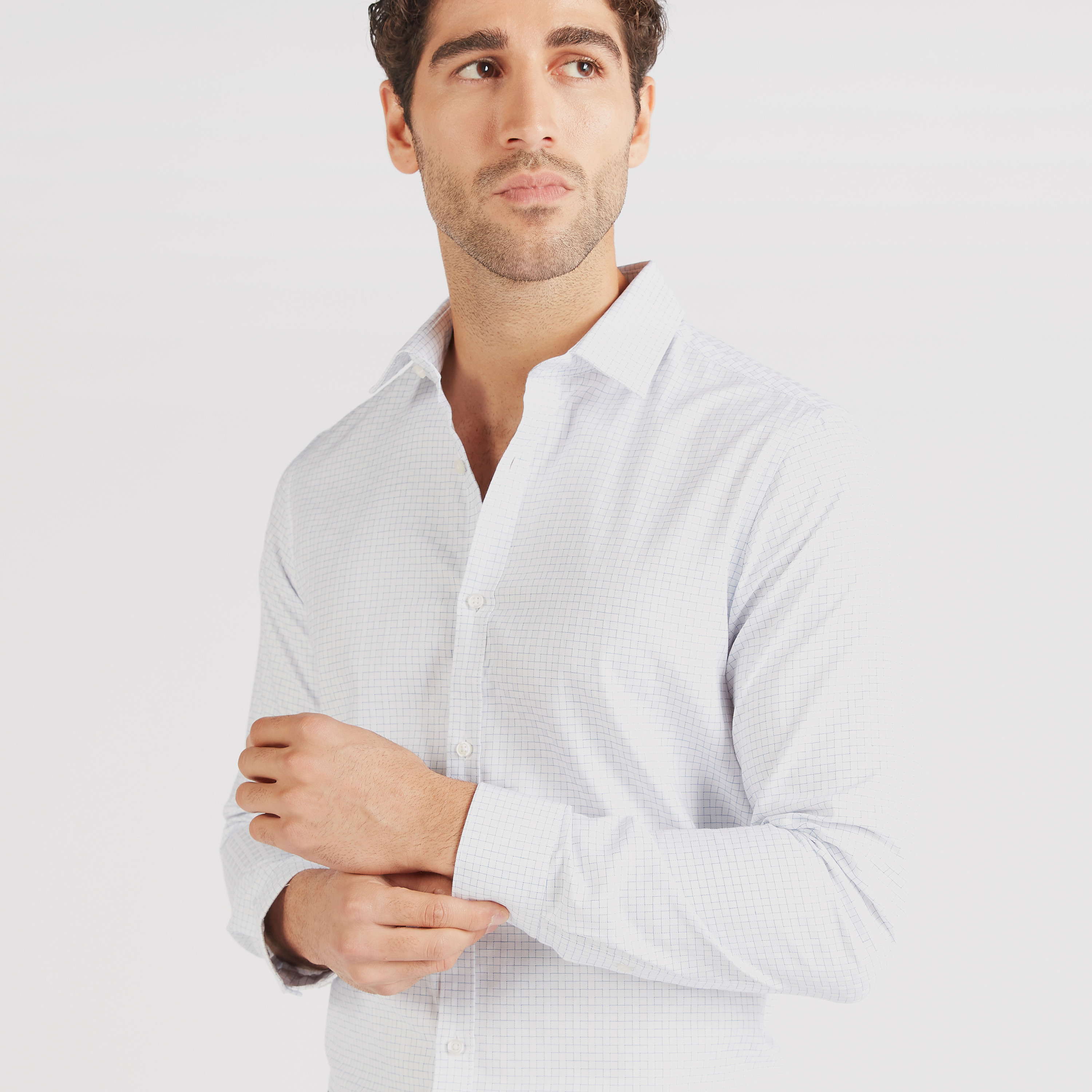 قميص بقصة سليم وأكمام طويلة وياقة عادية وطبعات-men-clothing-shirts-image-3