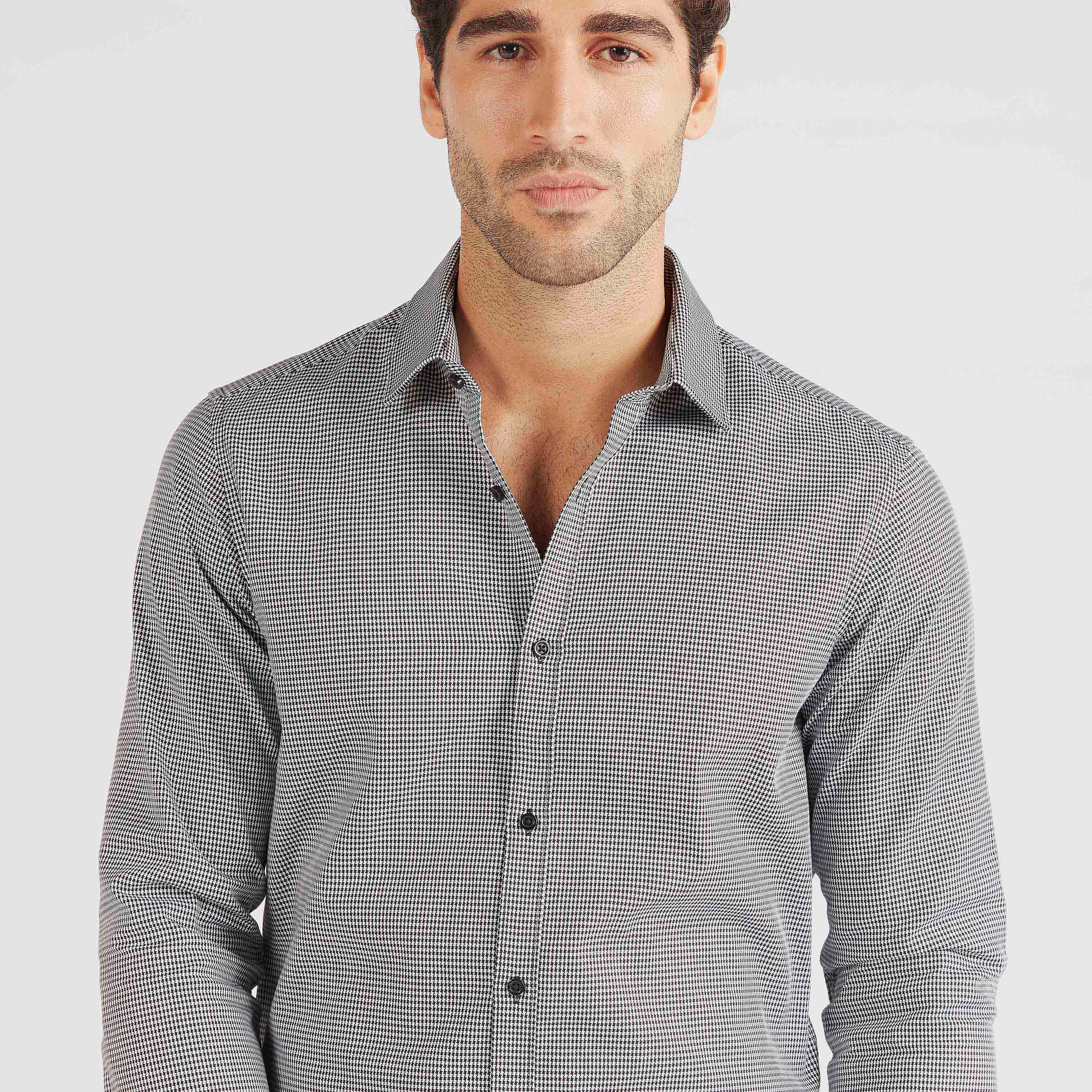 قميص كاروهات أبيض وأسود بأكمام طويلة وزر إغلاق-men-clothing-shirts-image-3
