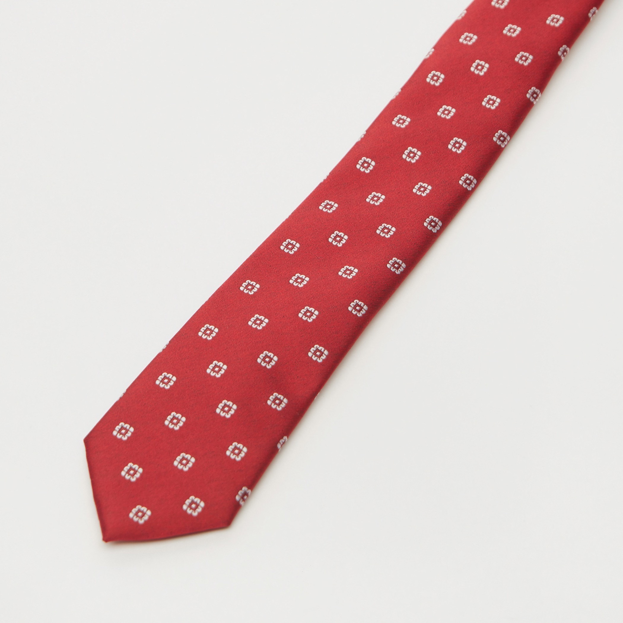 ربطة عنق بقصّة عادية وطبعات-men-tiesandcufflinks-pocketsquares-image-3