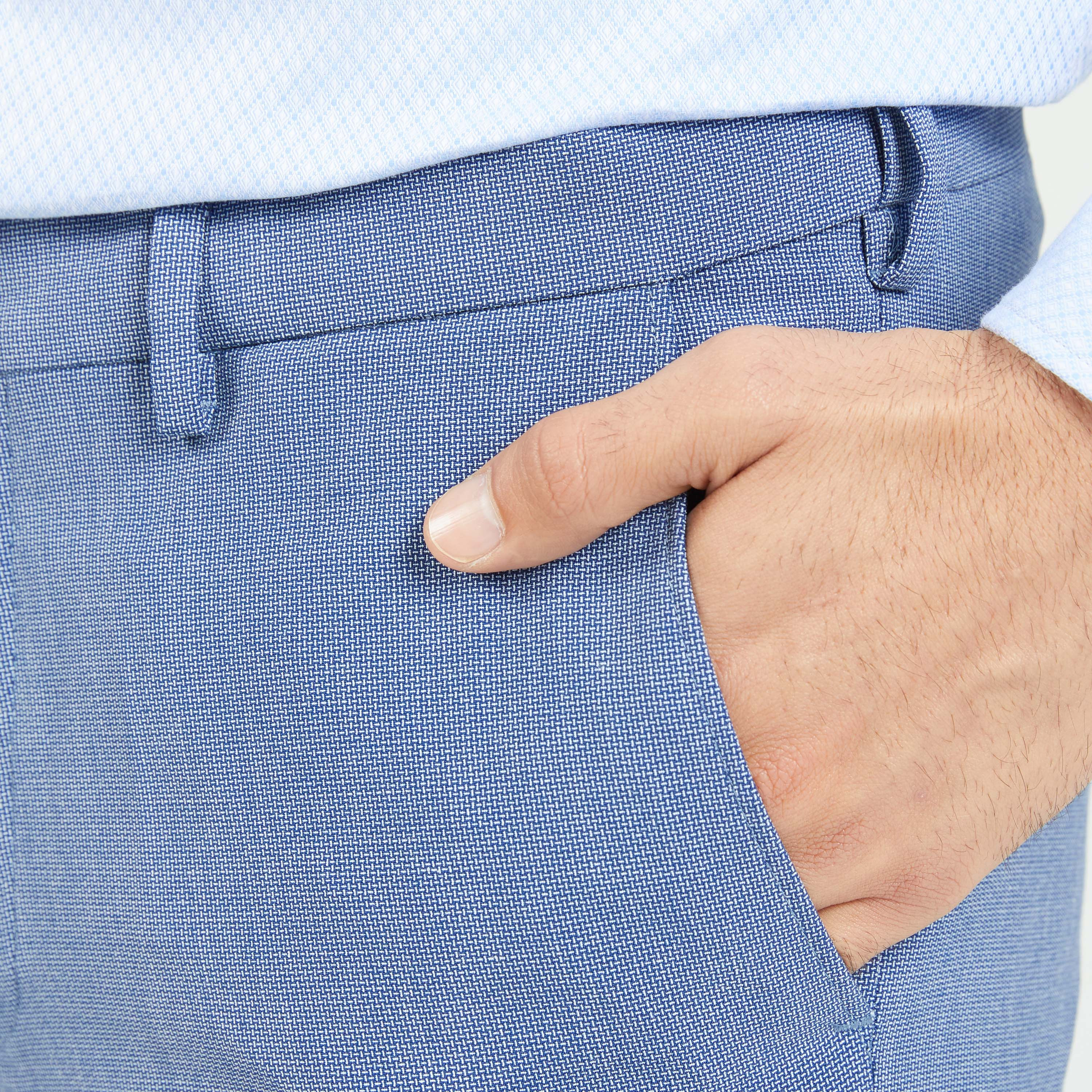 بنطلون سادة بارز الملمس بقصّة سليم وجيوب وزر إغلاق-men-clothing-bottoms-trousersandchinos-trousers-image-3