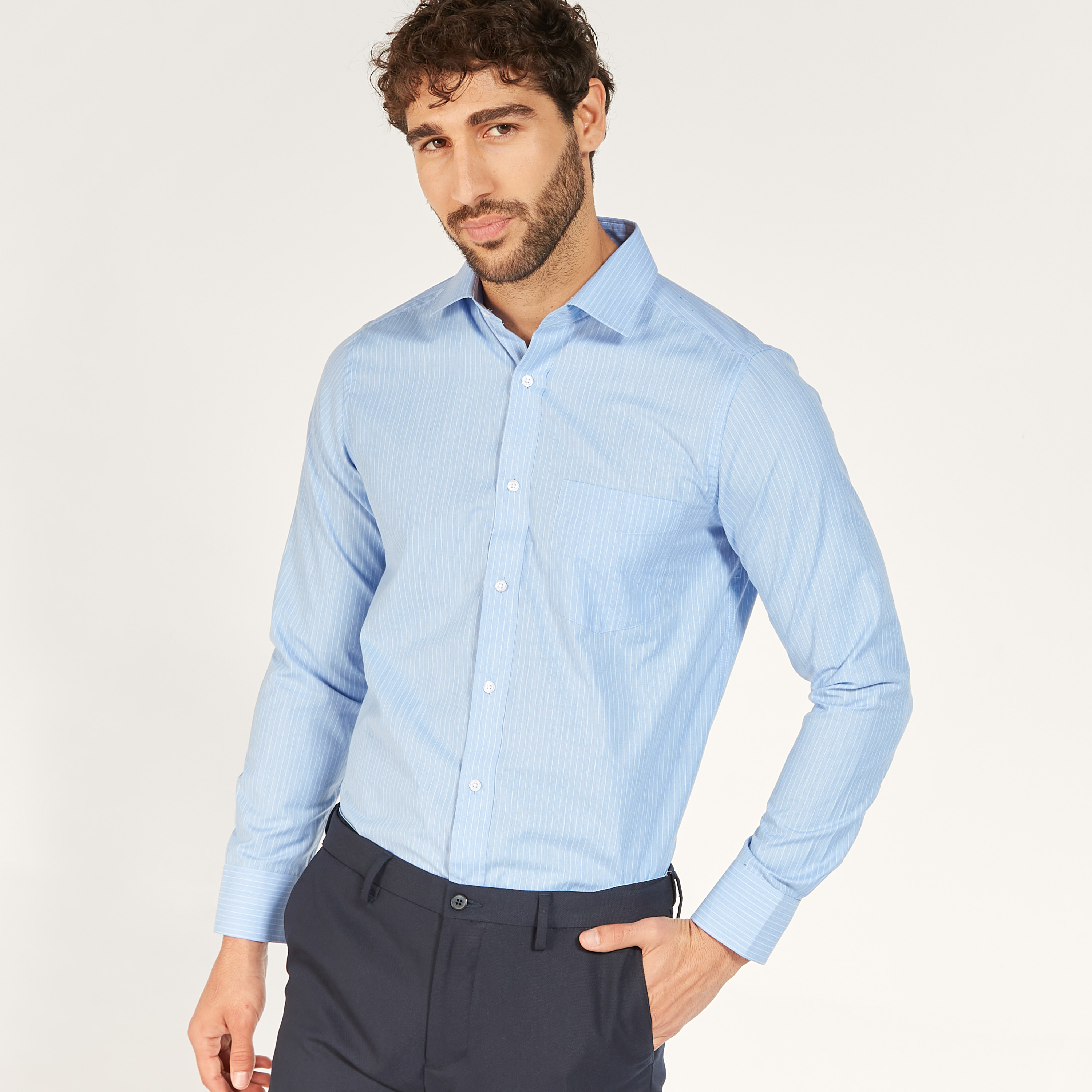 قميص مقلّم بأكمام طويلة وجيب خارجي-men-clothing-shirts-image-1