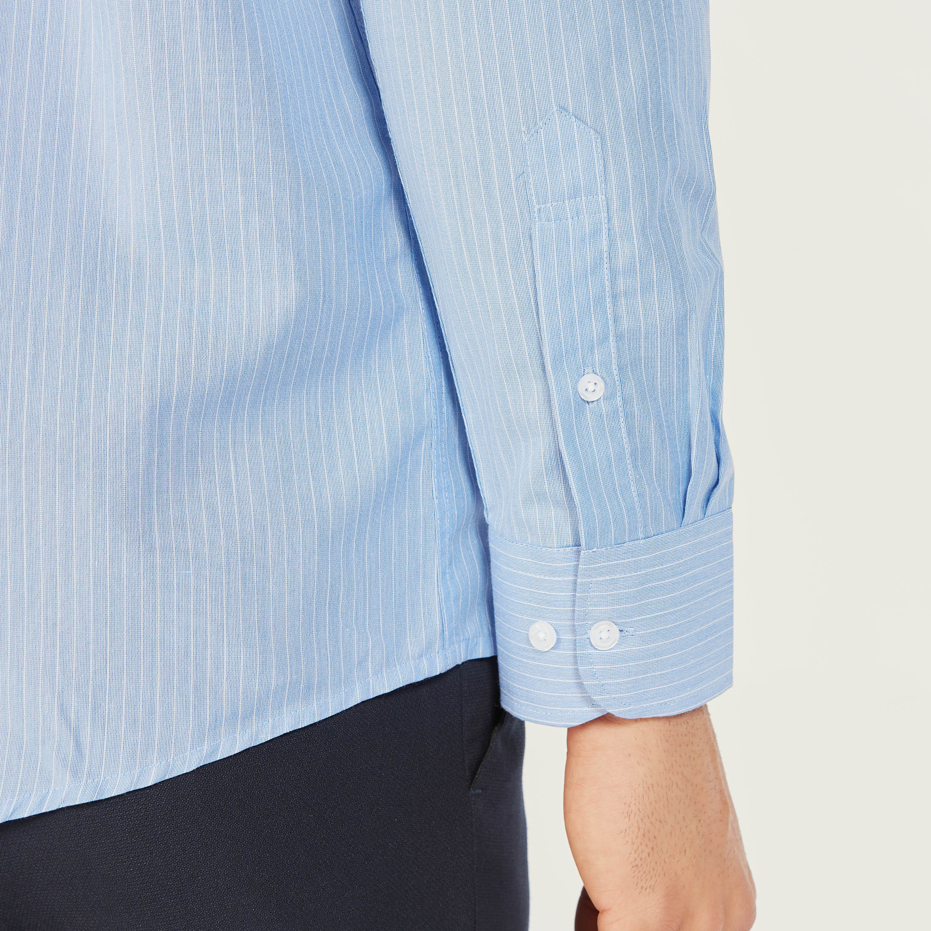 قميص مقلّم بأكمام طويلة وجيب خارجي-men-clothing-shirts-image-5