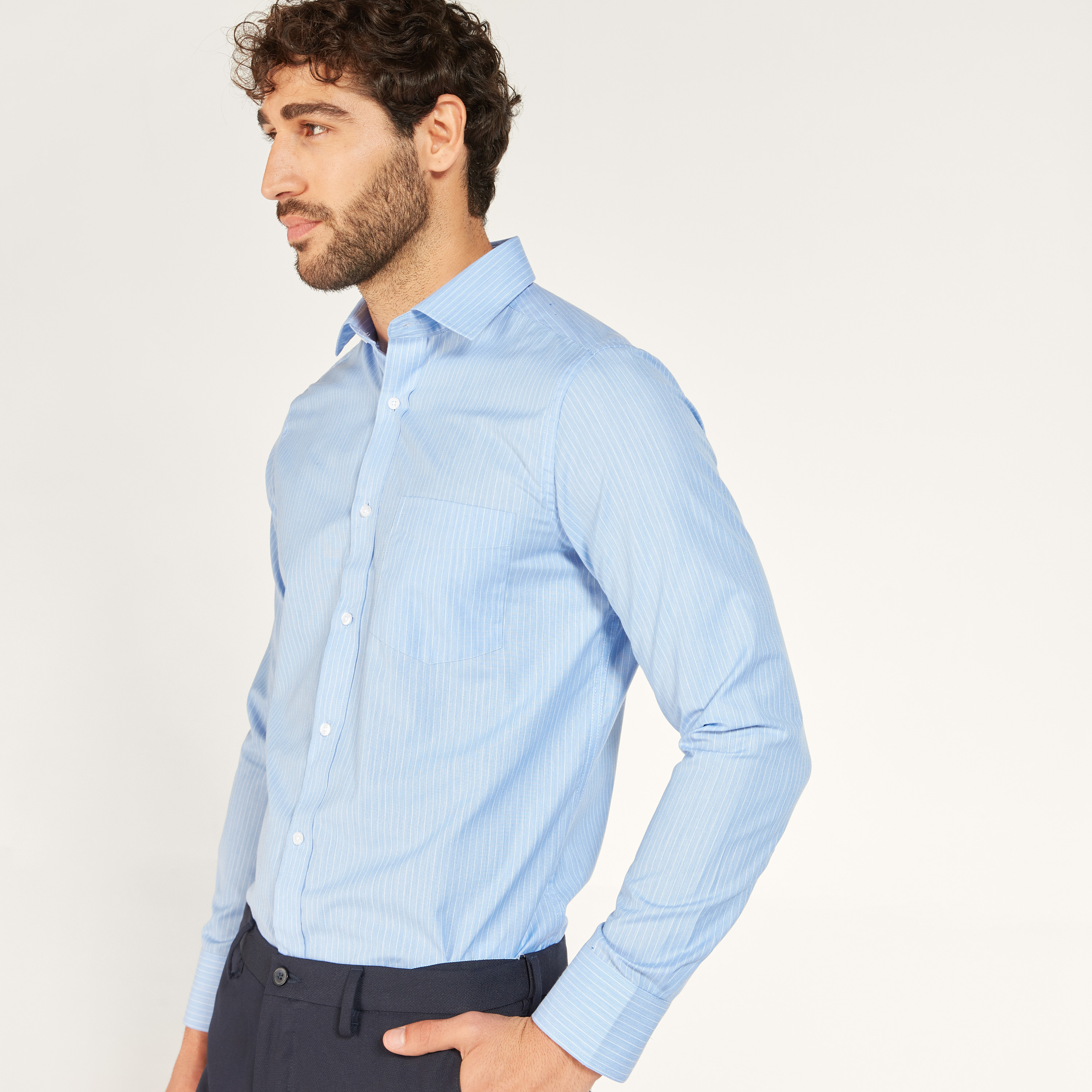 قميص مقلّم بأكمام طويلة وجيب خارجي-men-clothing-shirts-image-6