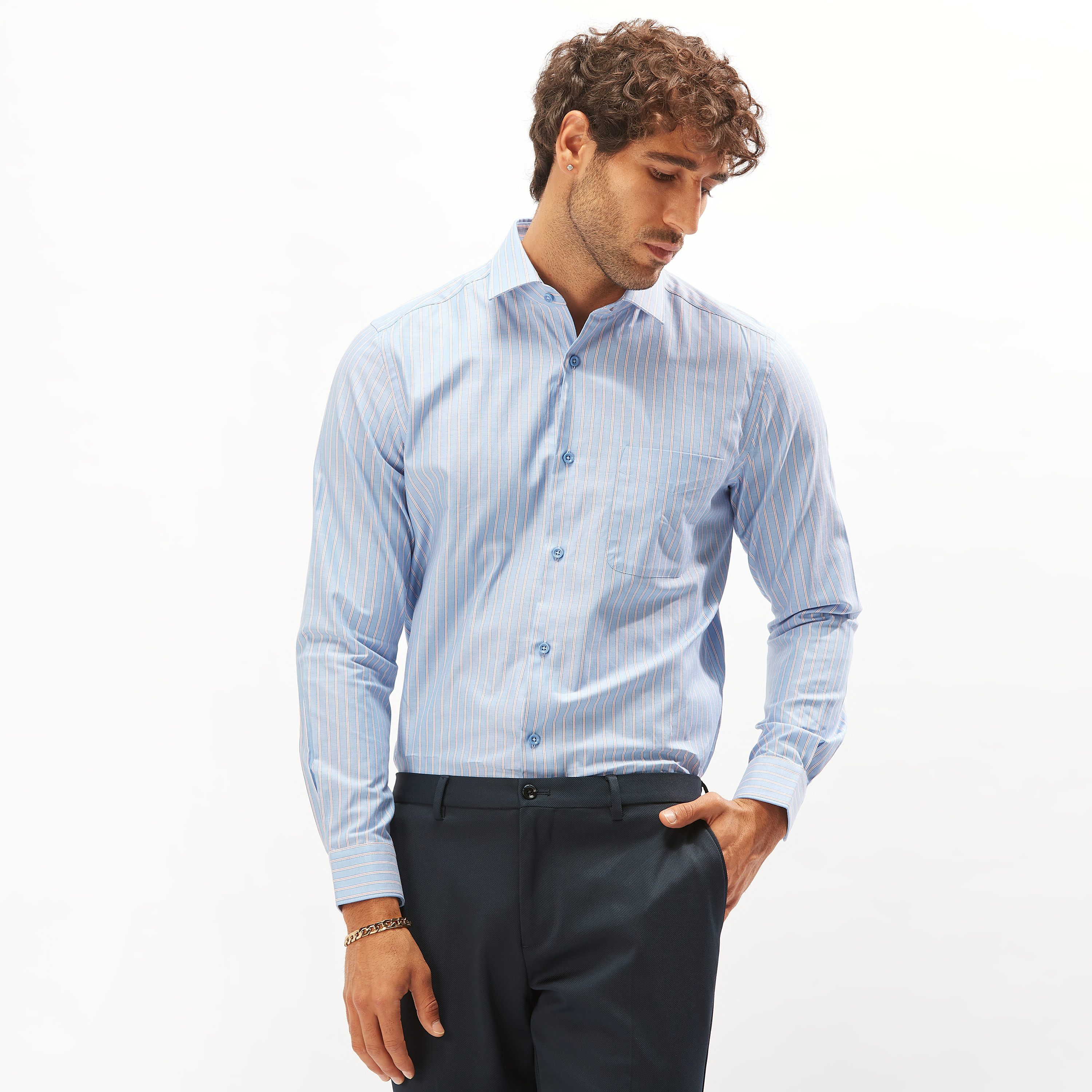 قميص رسمي مخطط بقصة عادية وأكمام طويلة وجيب-men-clothing-shirts-image-1