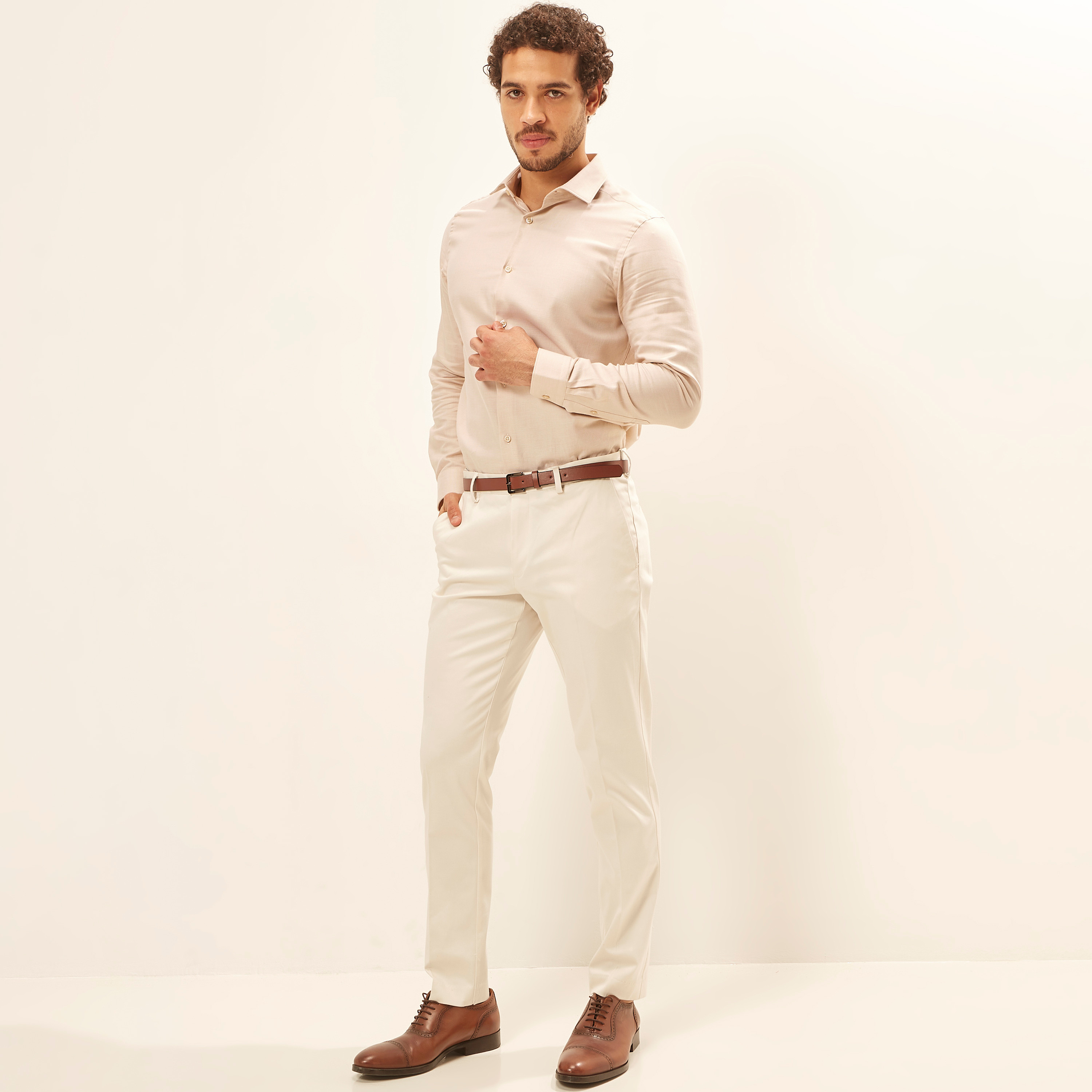 بنطلون سادة بخصر مرن وحزام وجيوب-men-clothing-bottoms-trousersandchinos-trousers-image-6