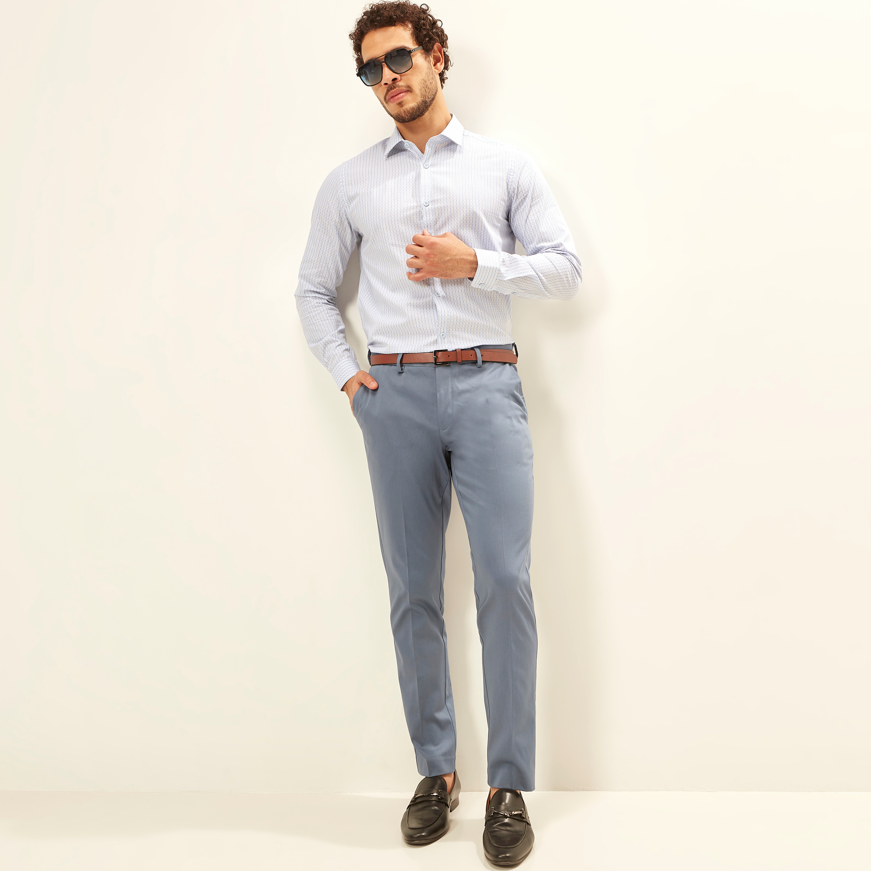 بنطلون سادة بخصر مرن وحزام وجيوب-men-clothing-bottoms-trousersandchinos-trousers-image-14