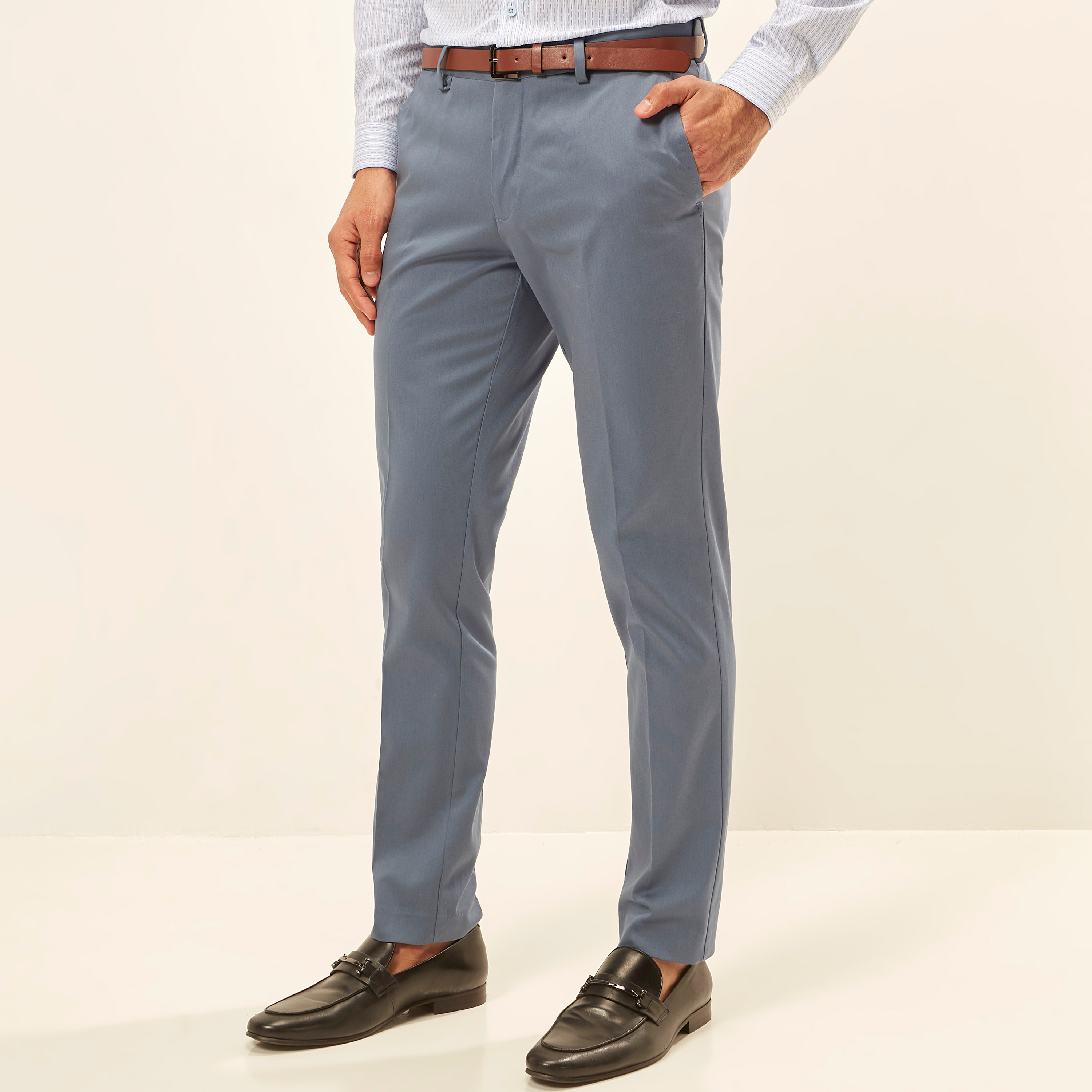 بنطلون سادة بخصر مرن وحزام وجيوب-men-clothing-bottoms-trousersandchinos-trousers-image-15