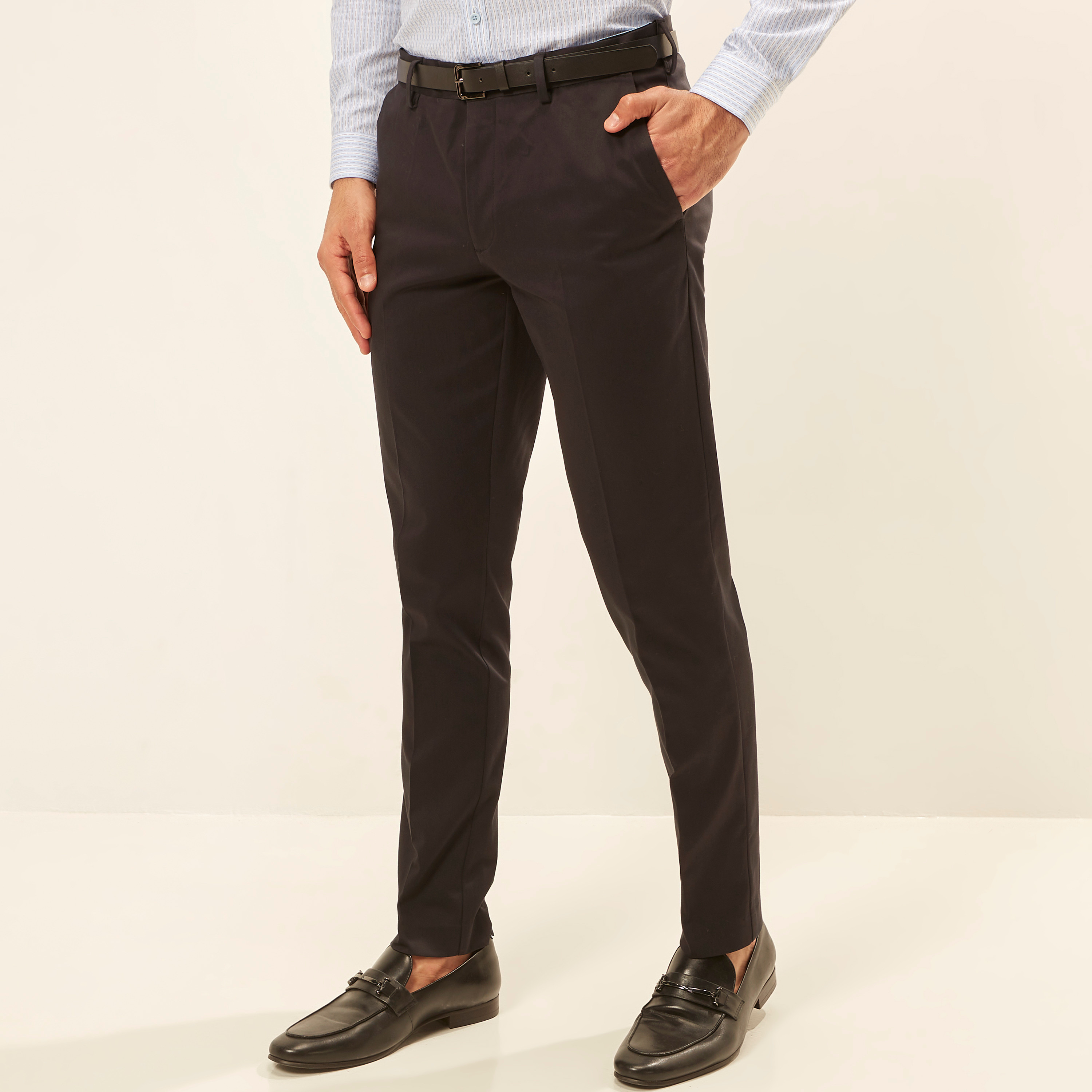 بنطلون سادة بخصر مرن وحزام وجيوب-men-clothing-bottoms-trousersandchinos-trousers-image-10